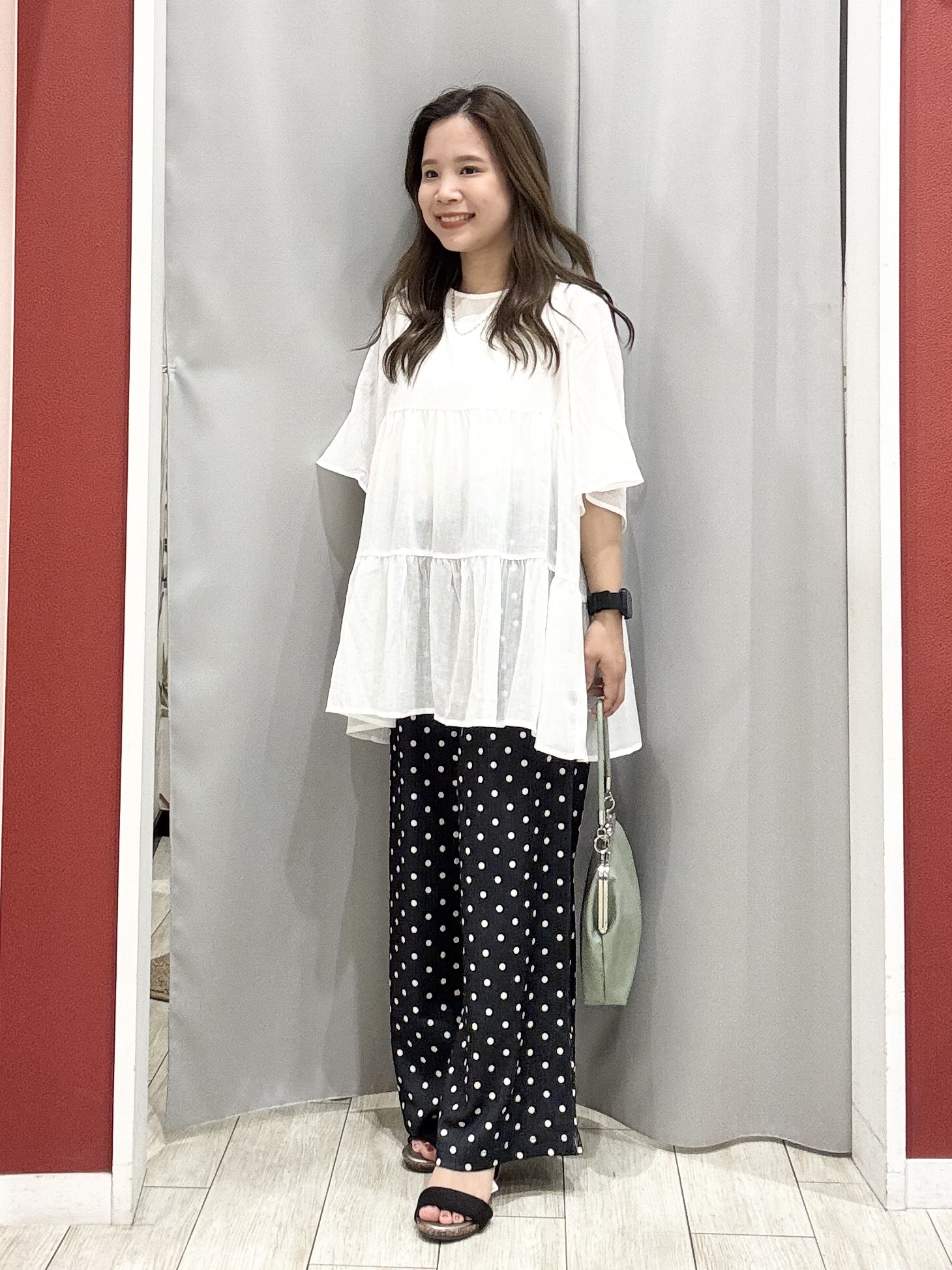 shioさんの「SHOO･LA･RUE｜【洗濯機可/S-LL】インせず着られる シアー素材が上品なティアードブラウス」を使ったコーディネート