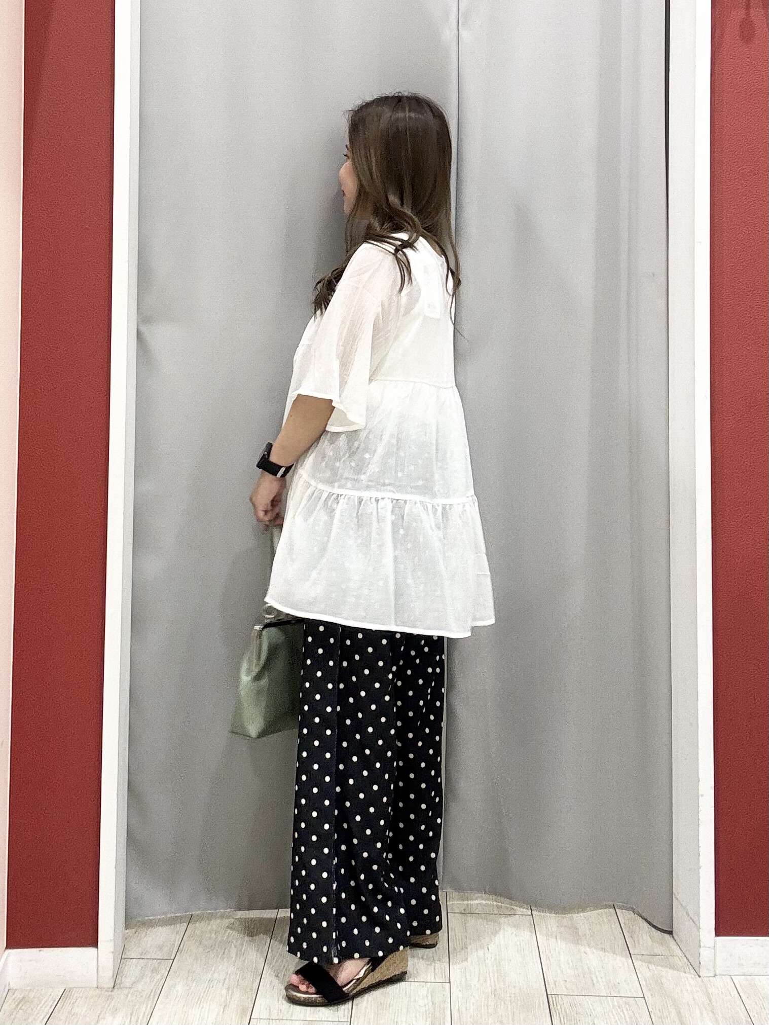 shioさんの「SHOO･LA･RUE｜【洗濯機可/S-LL】インせず着られる シアー素材が上品なティアードブラウス」を使ったコーディネート