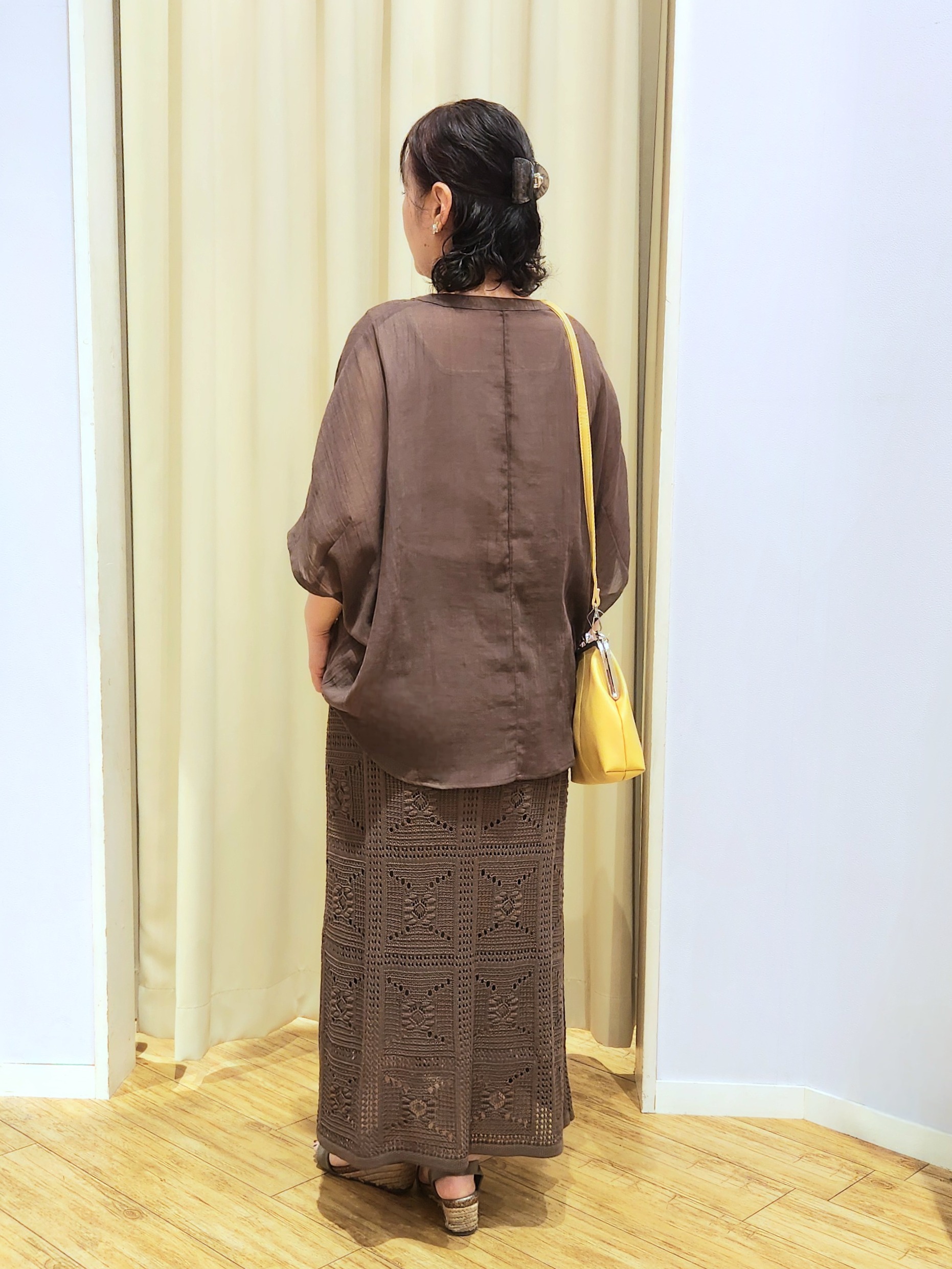 くまさんの「SHOO･LA･RUE｜【洗濯機可/選べる6色】程よいシアー感が涼し気 ゆったりワッシャードルマンブラウス」を使ったコーディネート