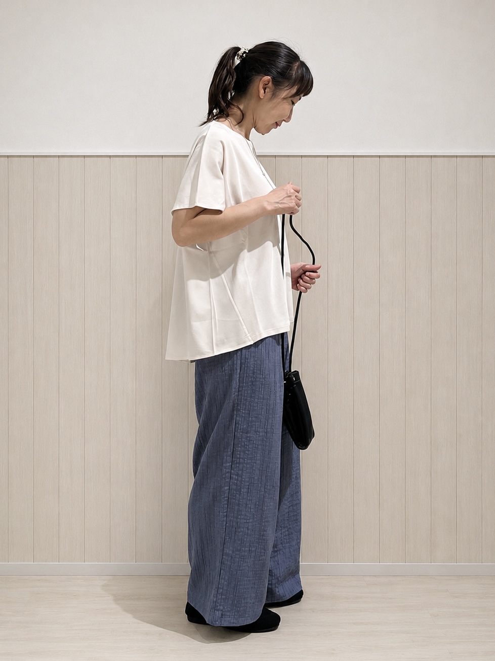 まつみさんの「SHOO･LA･RUE｜【体型カバー/S-LL】後ろ姿も映える 異素材ドッキングトップス」を使ったコーディネート