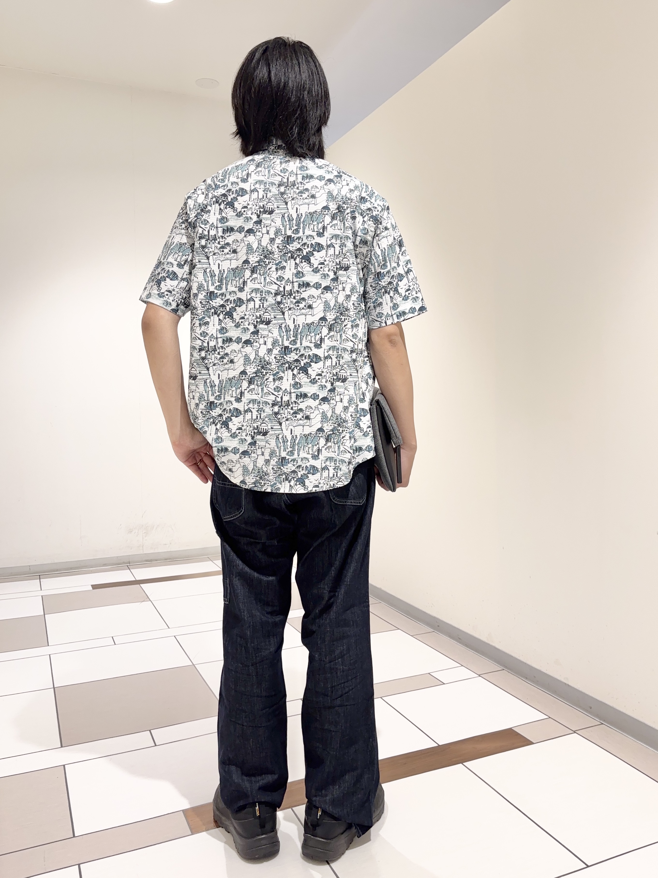 及川さんの「TAKEO KIKUCHI｜【日本製】DotAir（R）リゾートプリント半袖シャツ」を使ったコーディネート