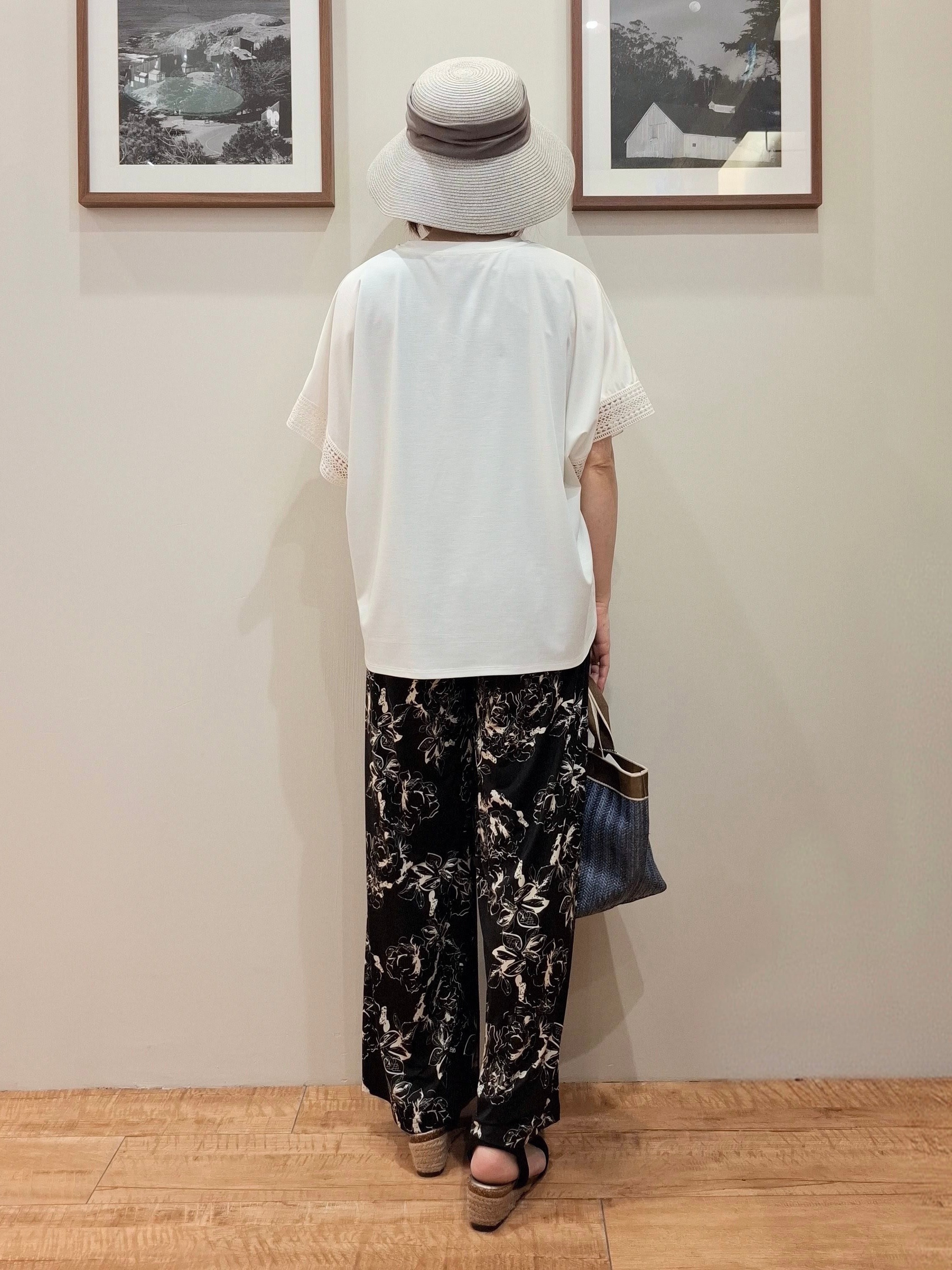 まあるさんの「SHOO･LA･RUE｜【UV/洗濯機可/体型カバー】ヒップ周りが隠せる お袖レースTシャツ」を使ったコーディネート