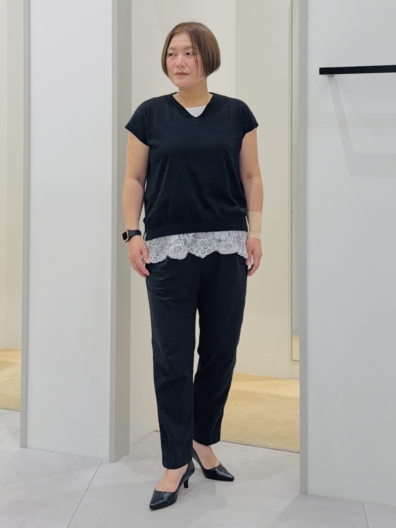 タナさんの「THE SHOP TK｜【さらっとタッチ】風通しのいい Vネックサマーニット」を使ったコーディネート