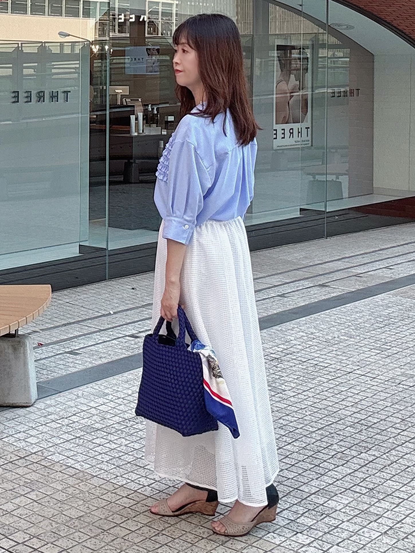 makiさんの「UNTITLED｜【接触冷感/通気性/洗える】フロントフリルブラウス」を使ったコーディネート