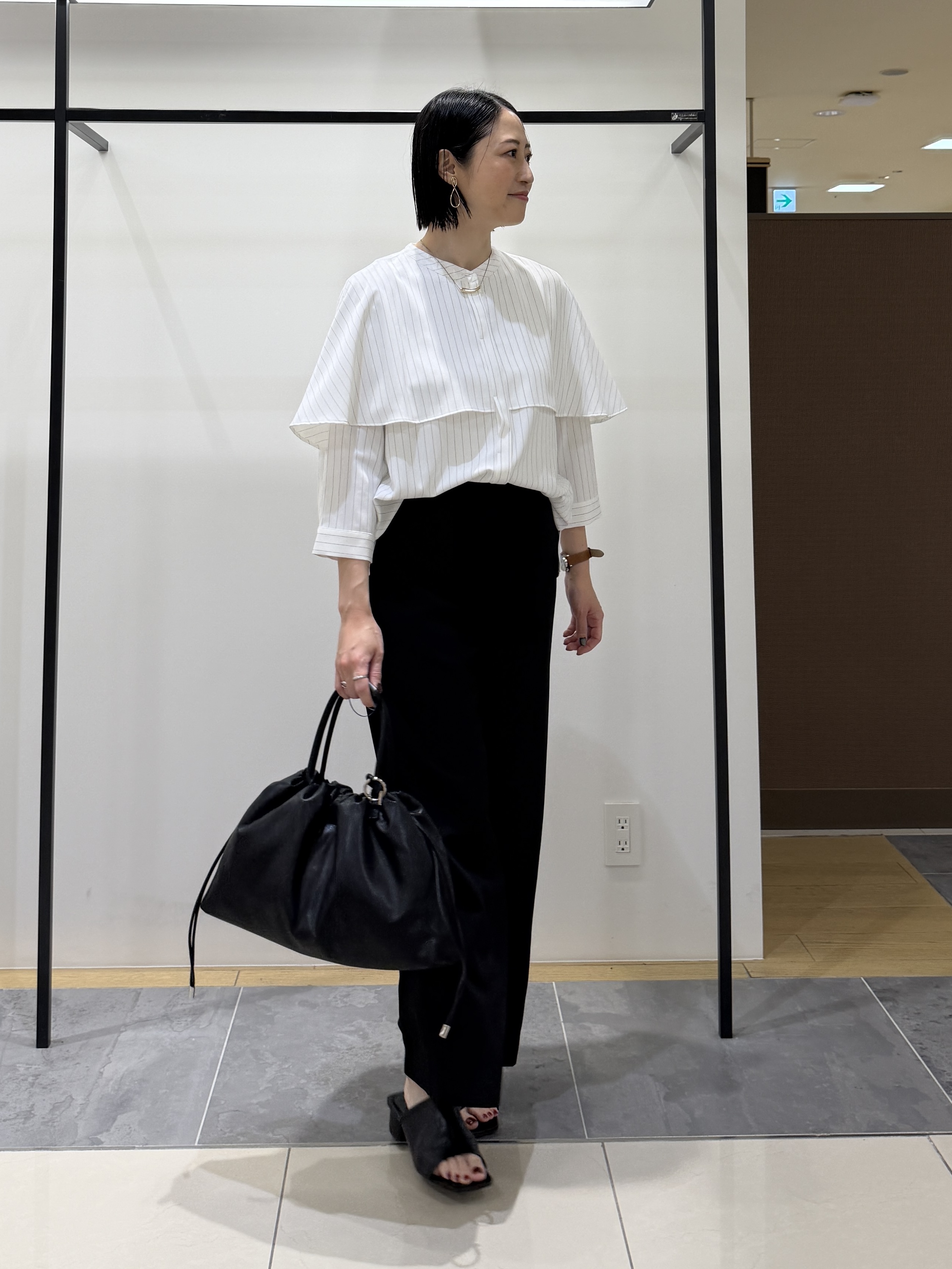 shihoさんの「INDIVI｜【接触冷感/UVケア/夏羽織り/着る日傘】ケープ風ブラウス」を使ったコーディネート