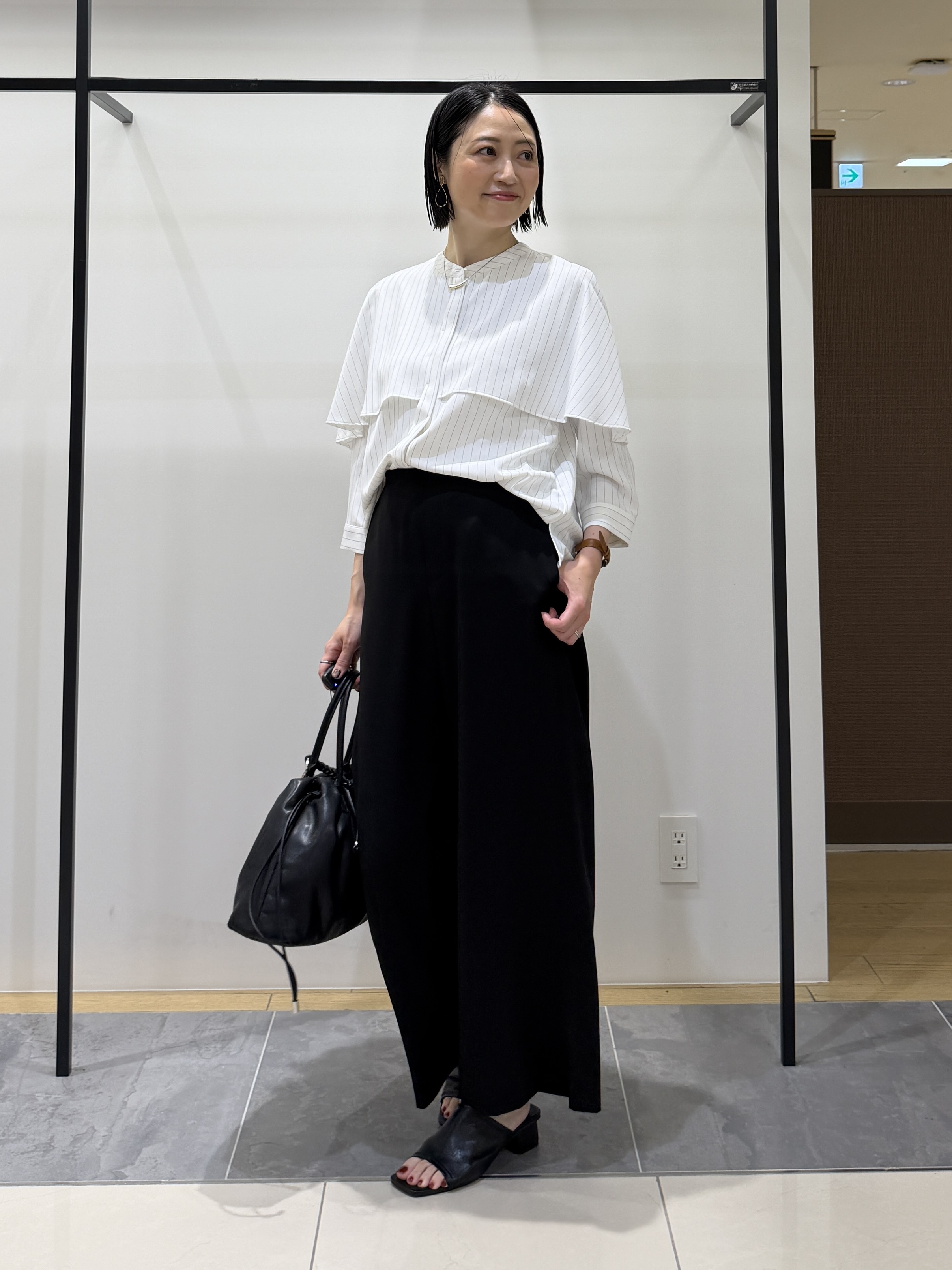 shihoさんの「INDIVI｜【接触冷感/UVケア/夏羽織り/着る日傘】ケープ風ブラウス」を使ったコーディネート