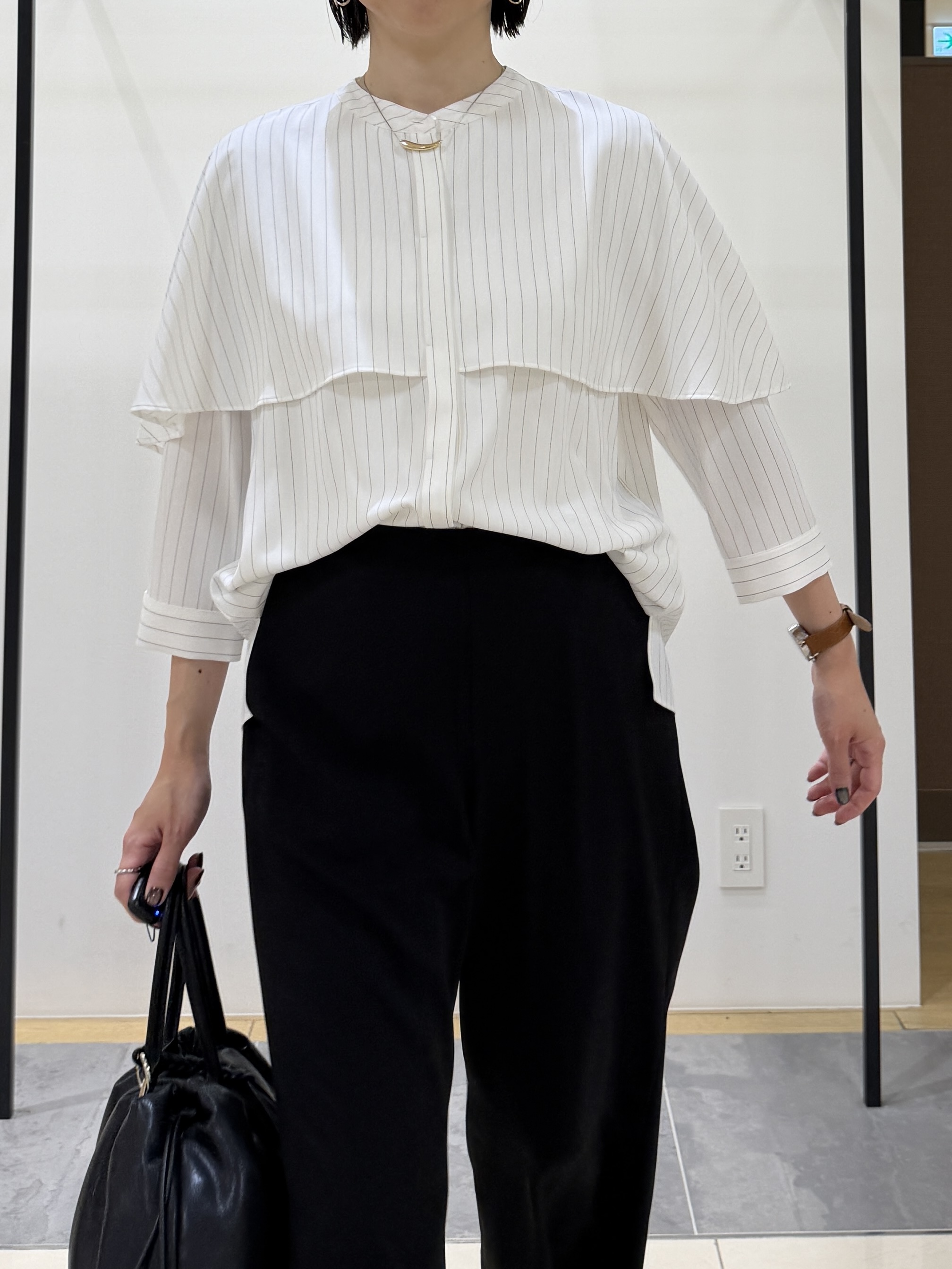 shihoさんの「INDIVI｜【接触冷感/UVケア/夏羽織り/着る日傘】ケープ風ブラウス」を使ったコーディネート