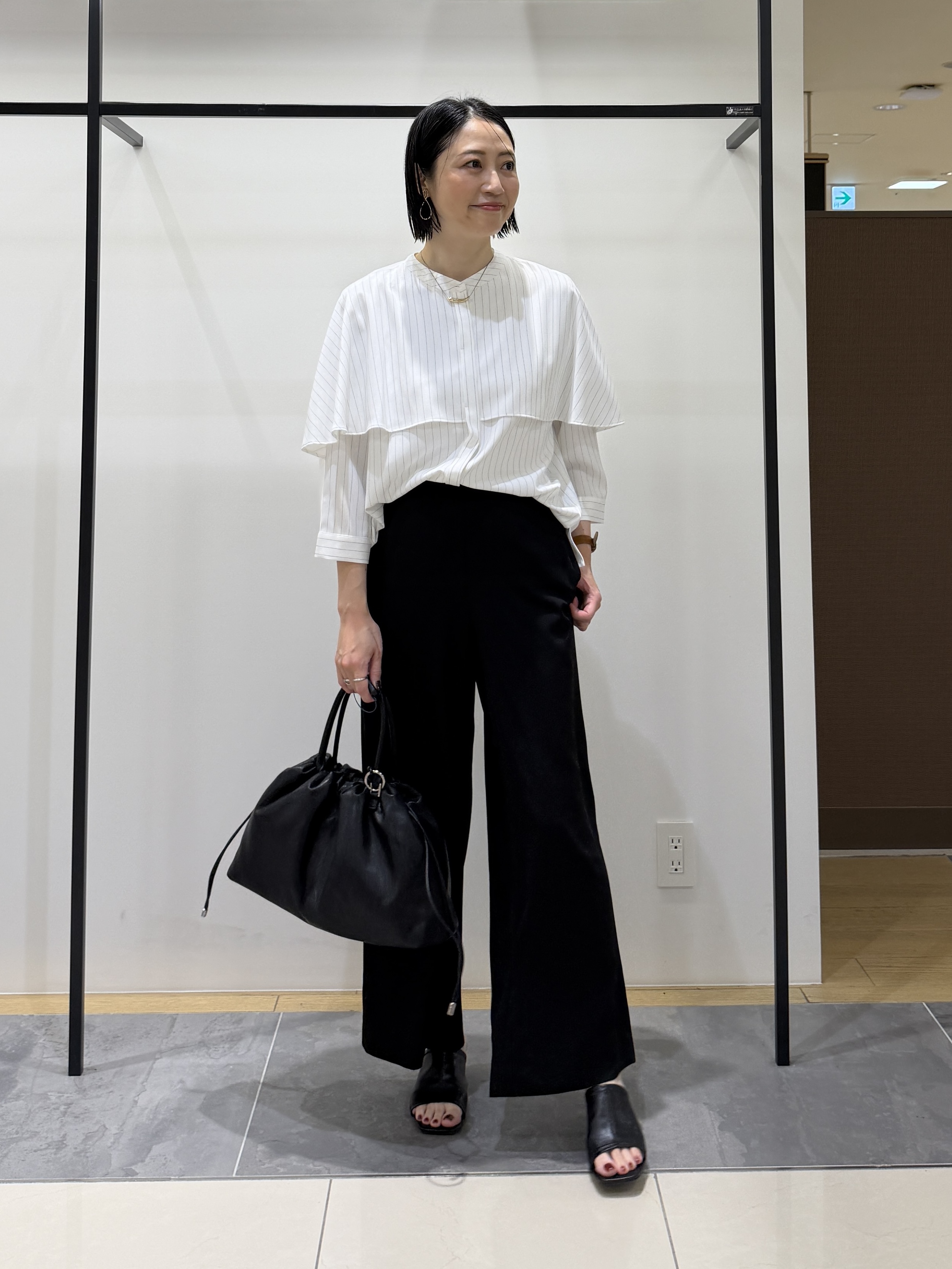 shihoさんの「INDIVI｜【接触冷感/UVケア/夏羽織り/着る日傘】ケープ風ブラウス」を使ったコーディネート