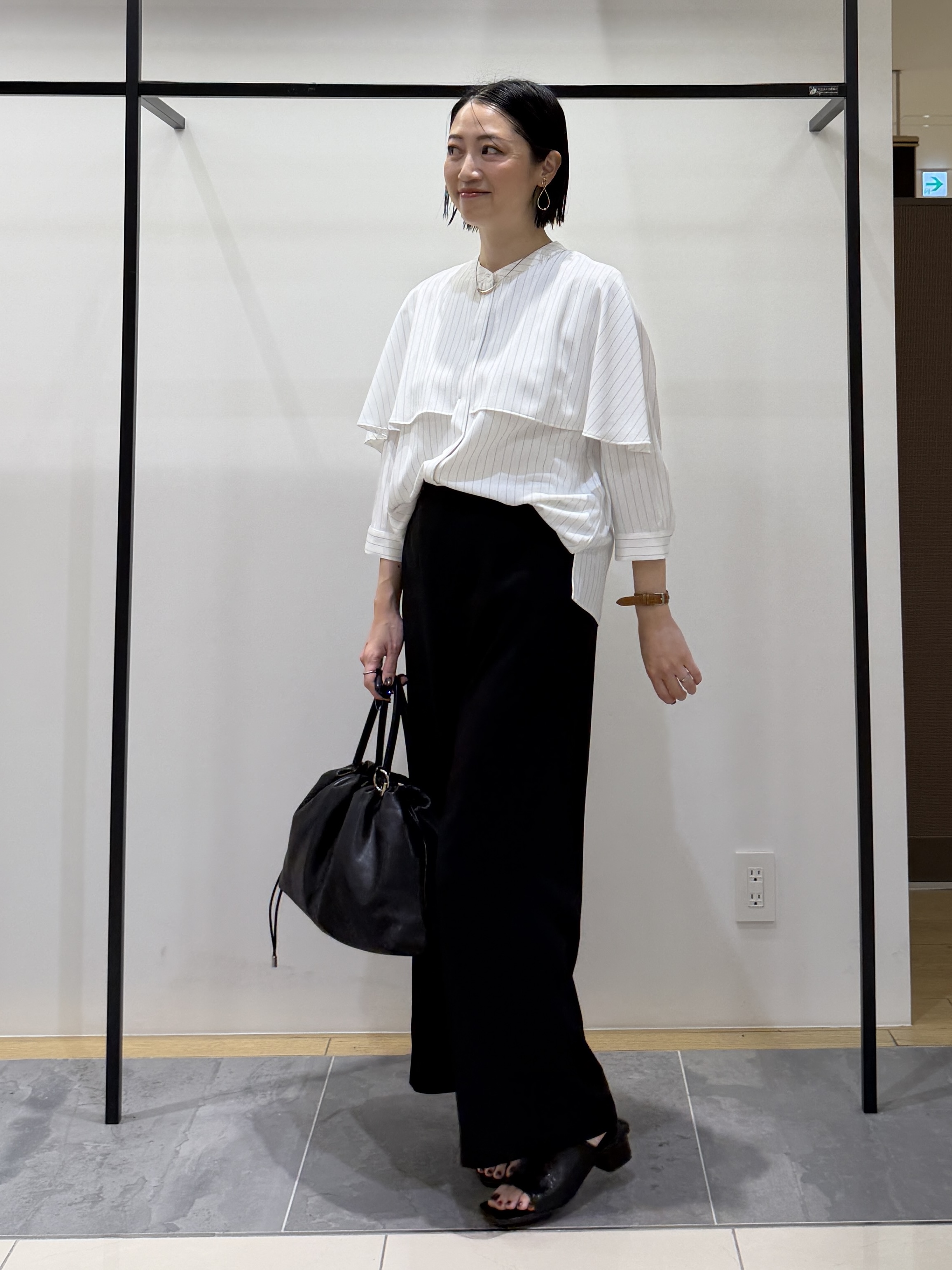 shihoさんの「INDIVI｜【接触冷感/UVケア/夏羽織り/着る日傘】ケープ風ブラウス」を使ったコーディネート