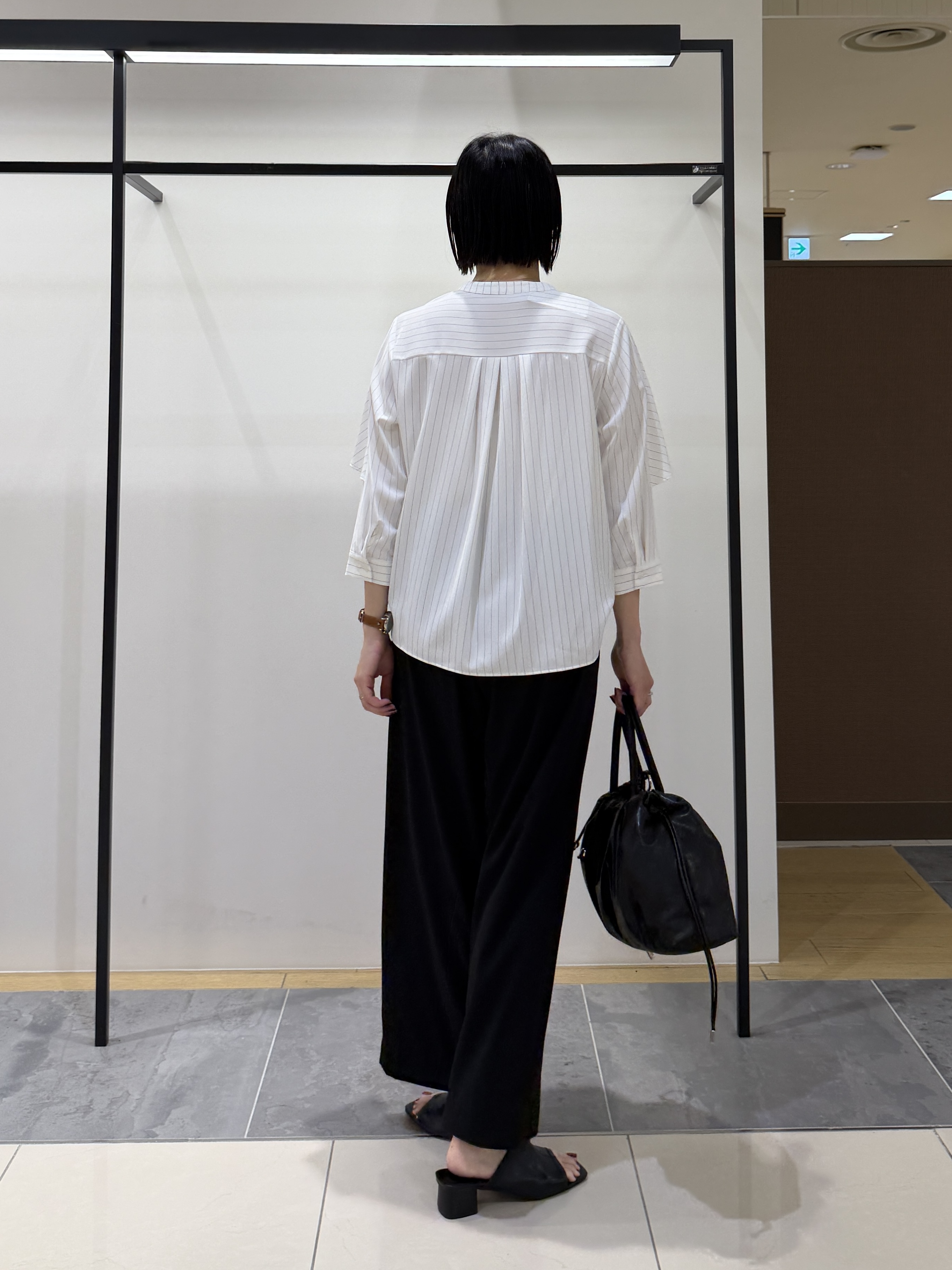 shihoさんの「INDIVI｜【接触冷感/UVケア/夏羽織り/着る日傘】ケープ風ブラウス」を使ったコーディネート