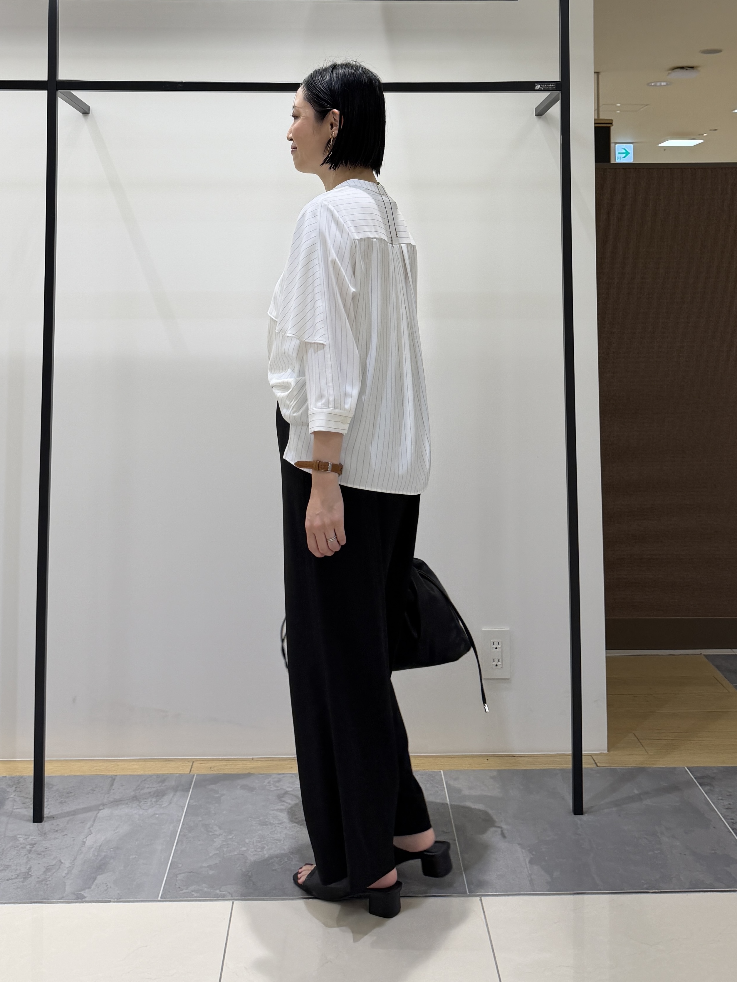 shihoさんの「INDIVI｜【接触冷感/UVケア/夏羽織り/着る日傘】ケープ風ブラウス」を使ったコーディネート