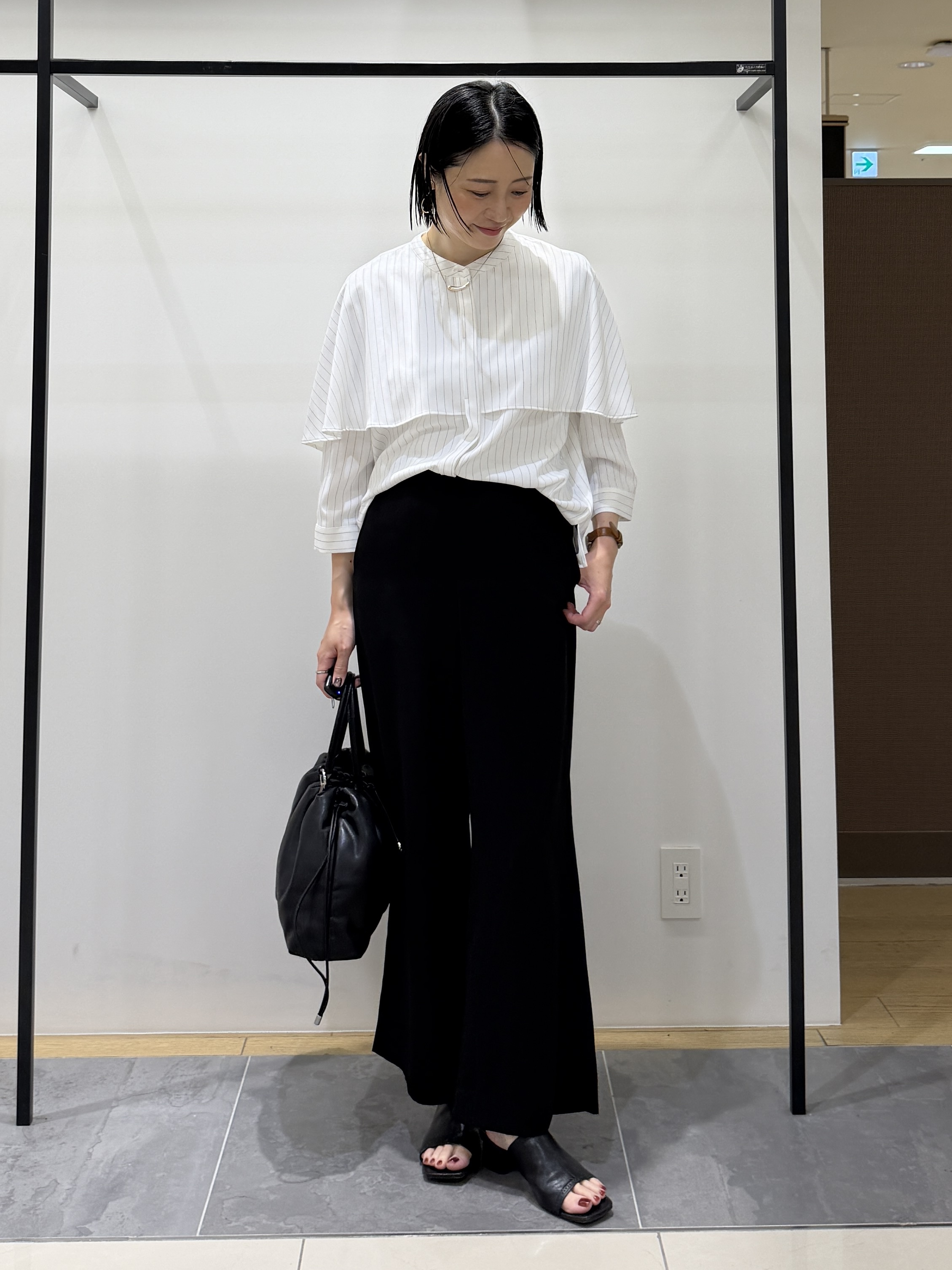 shihoさんの「INDIVI｜【接触冷感/UVケア/夏羽織り/着る日傘】ケープ風ブラウス」を使ったコーディネート