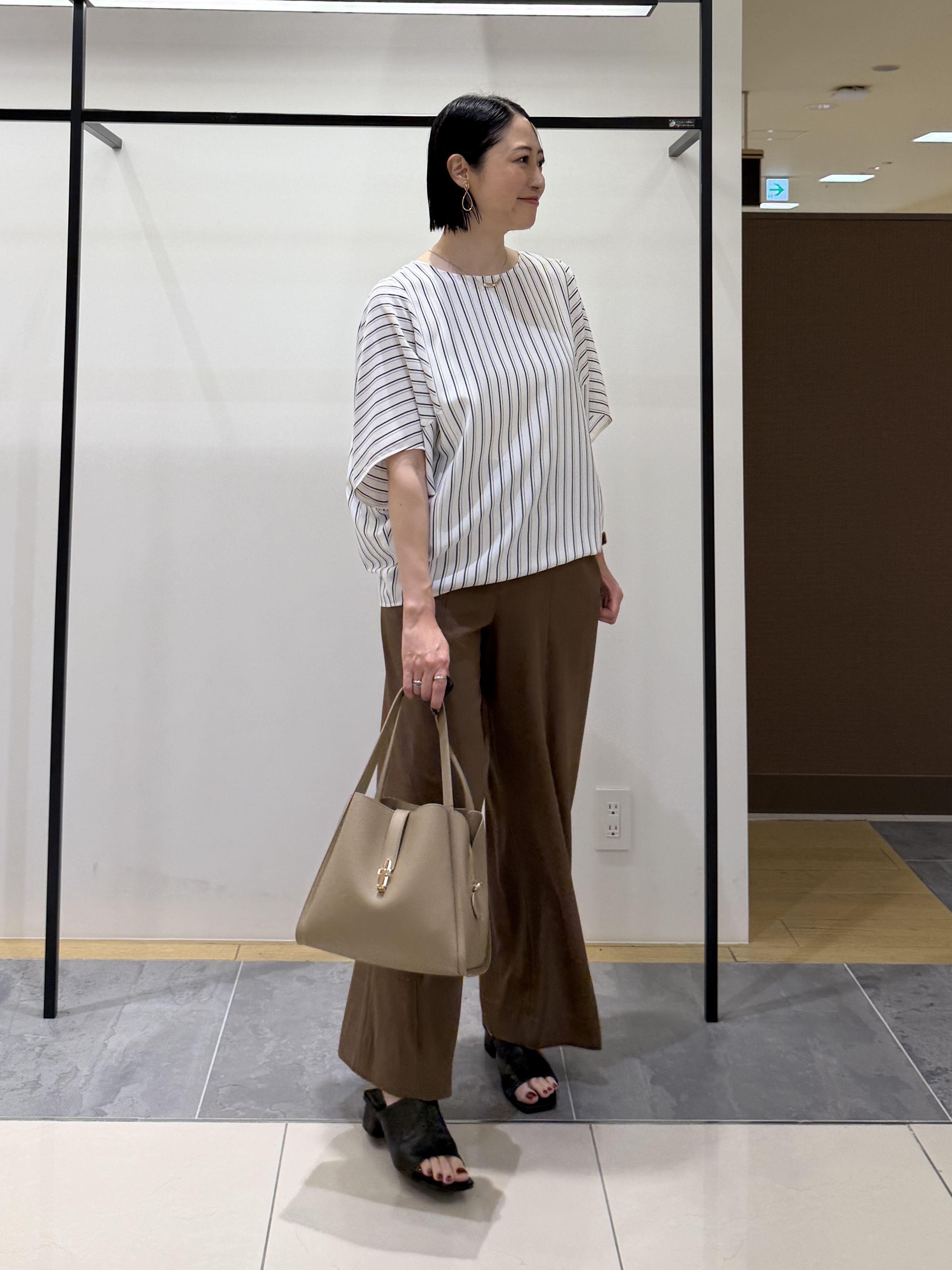 shihoさんの「INDIVI｜【UVケア／接触冷感】ジョーゼットドルマンブラウス」を使ったコーディネート