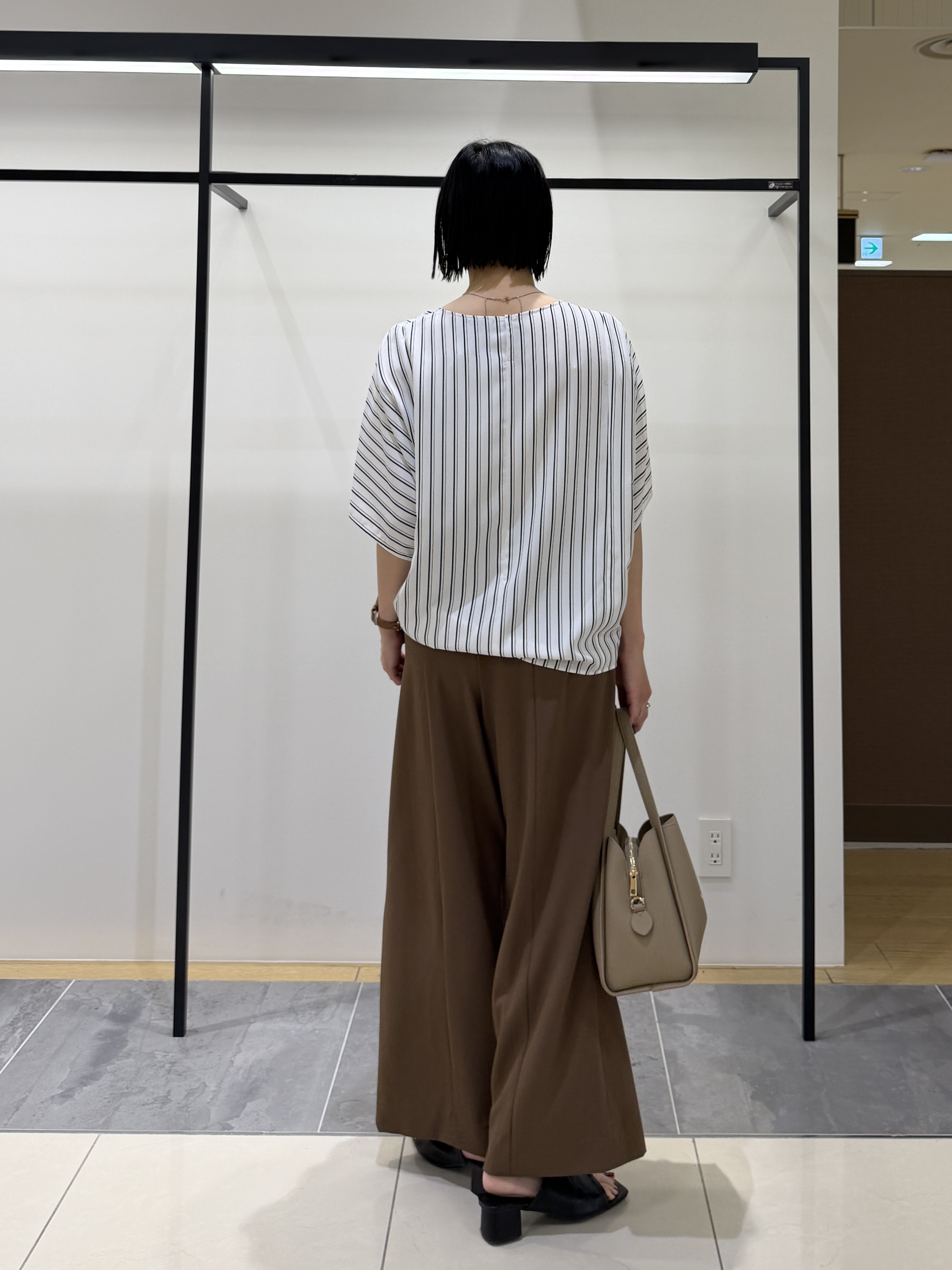 shihoさんの「INDIVI｜【UVケア／接触冷感】ジョーゼットドルマンブラウス」を使ったコーディネート