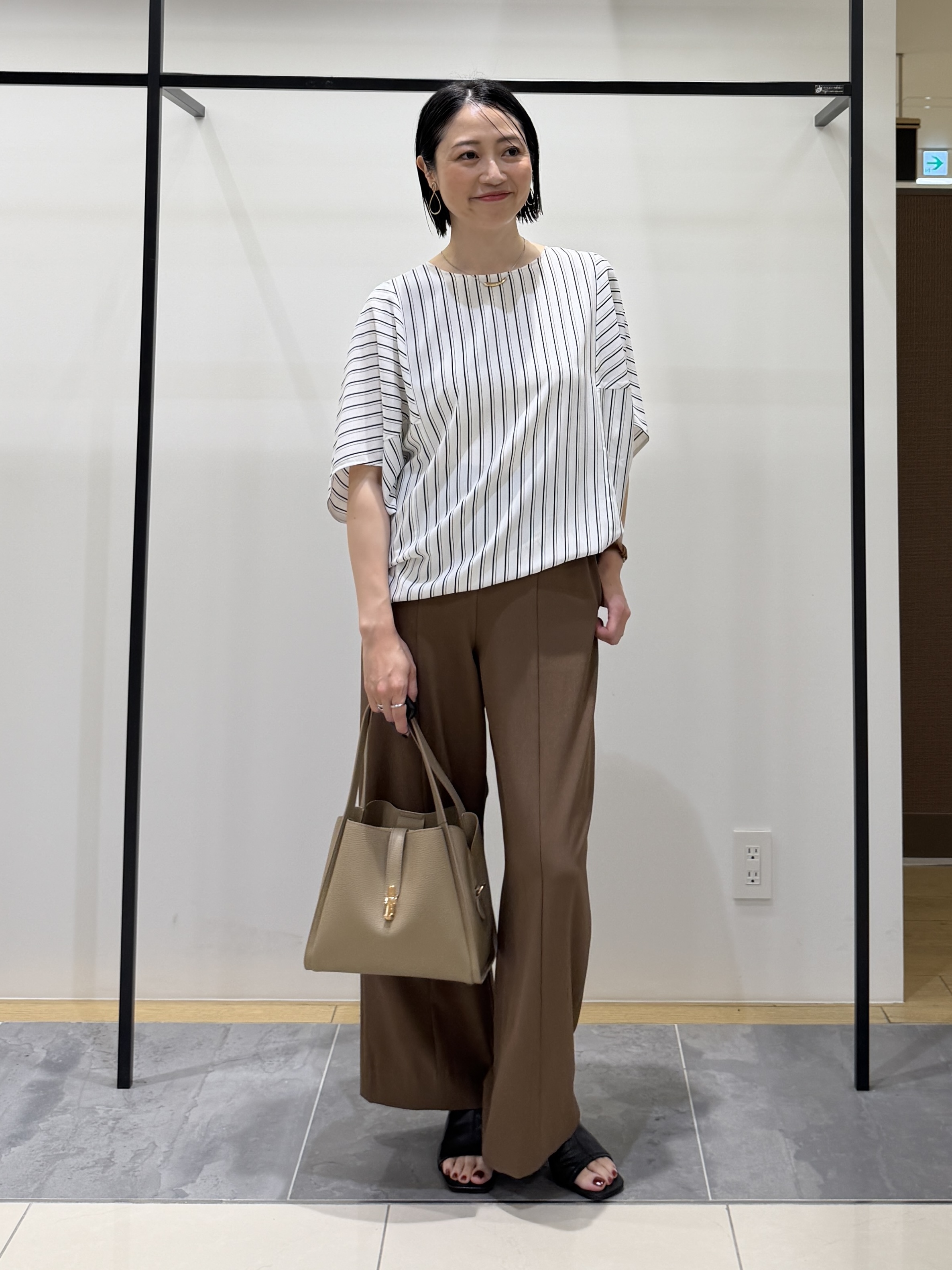 shihoさんの「INDIVI｜【UVケア／接触冷感】ジョーゼットドルマンブラウス」を使ったコーディネート