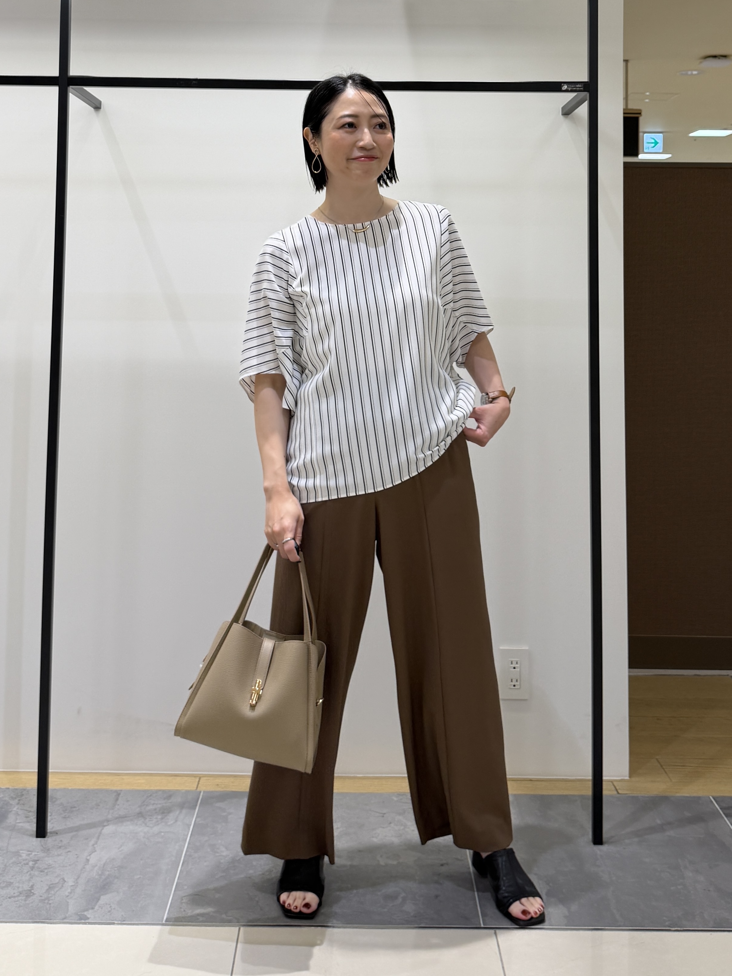 shihoさんの「INDIVI｜【UVケア／接触冷感】ジョーゼットドルマンブラウス」を使ったコーディネート
