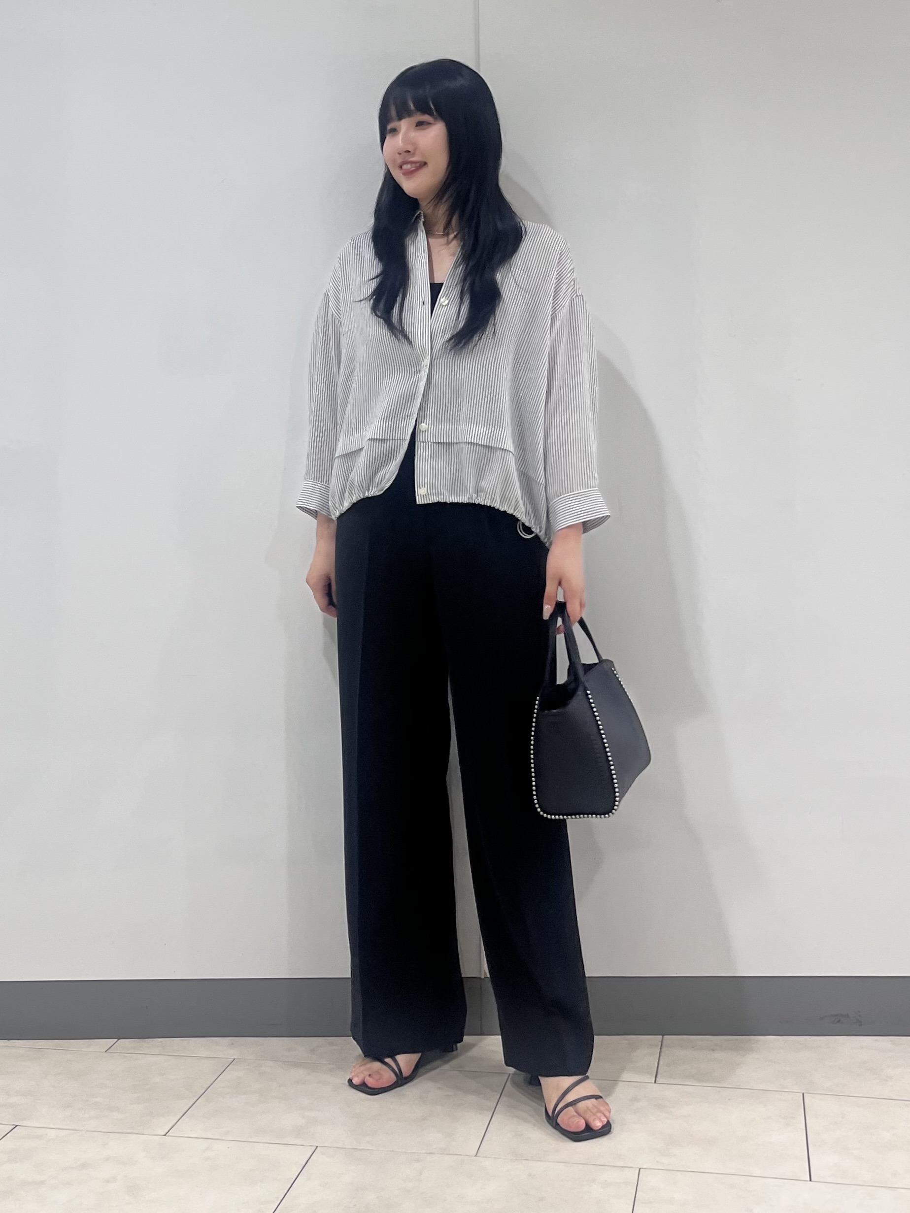 hasuさんの「INDIVI｜【接触冷感／洗える／2WAY】ドロスト付 シアーシャンブレーシャツ」を使ったコーディネート
