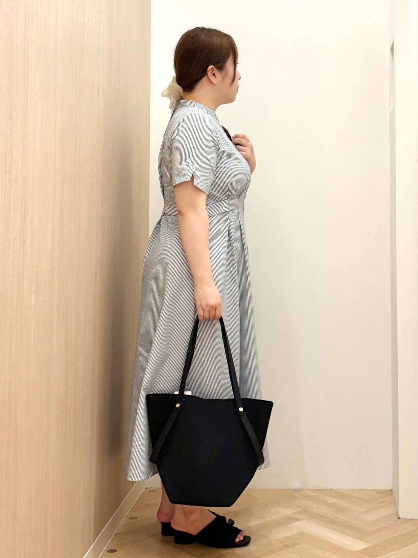 akariさんの「grove｜【低身長さんも選べる着丈/UV・シワになりにくいetc】涼やかさも、きちんとも叶うワンピース」を使ったコーディネート