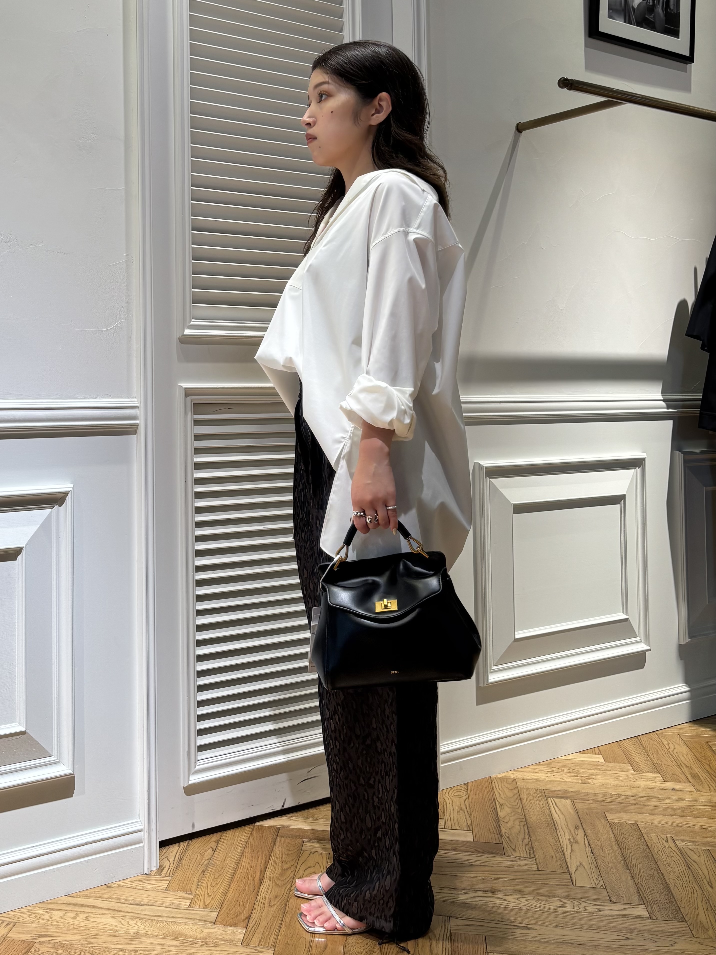 Mgmさんの「DRESSTERIOR｜【接触冷感/UVカット/着回し】スキッパーブラウス」を使ったコーディネート