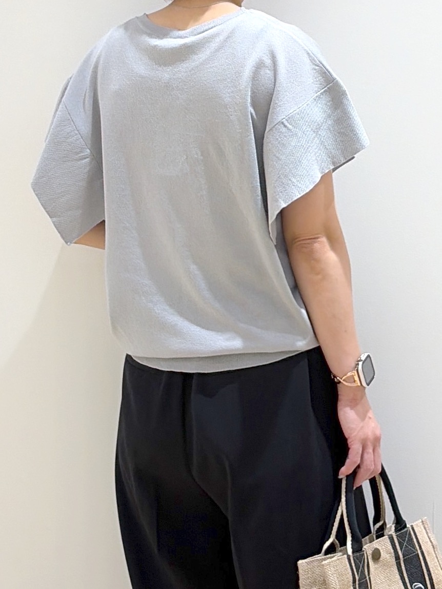 えりさんの「OPAQUE.CLIP｜『STORY Web7月掲載』ドライタッチラメニット《UV／洗える／6col》」を使ったコーディネート