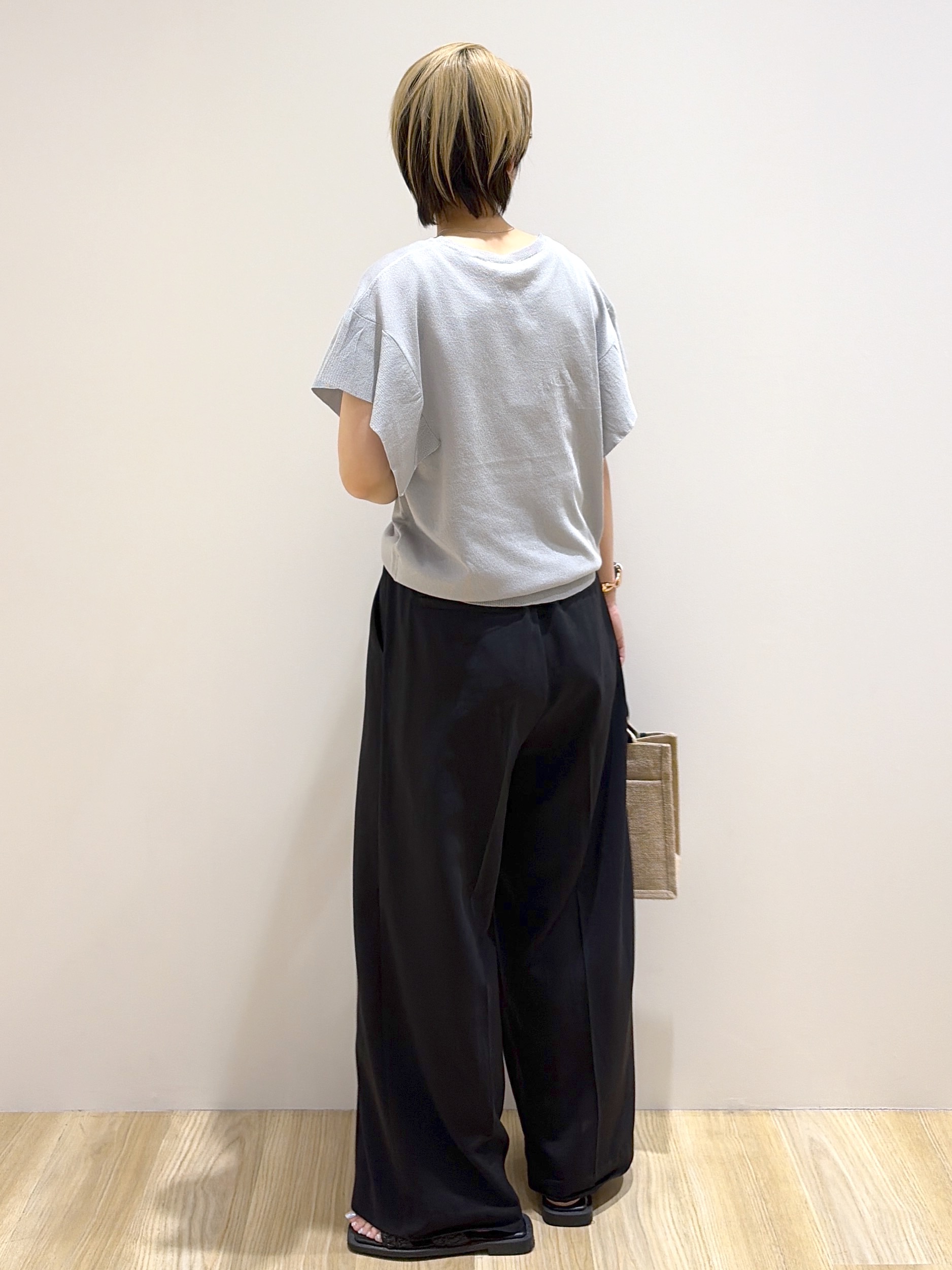 えりさんの「OPAQUE.CLIP｜『STORY Web7月掲載』ドライタッチラメニット《UV／洗える／6col》」を使ったコーディネート
