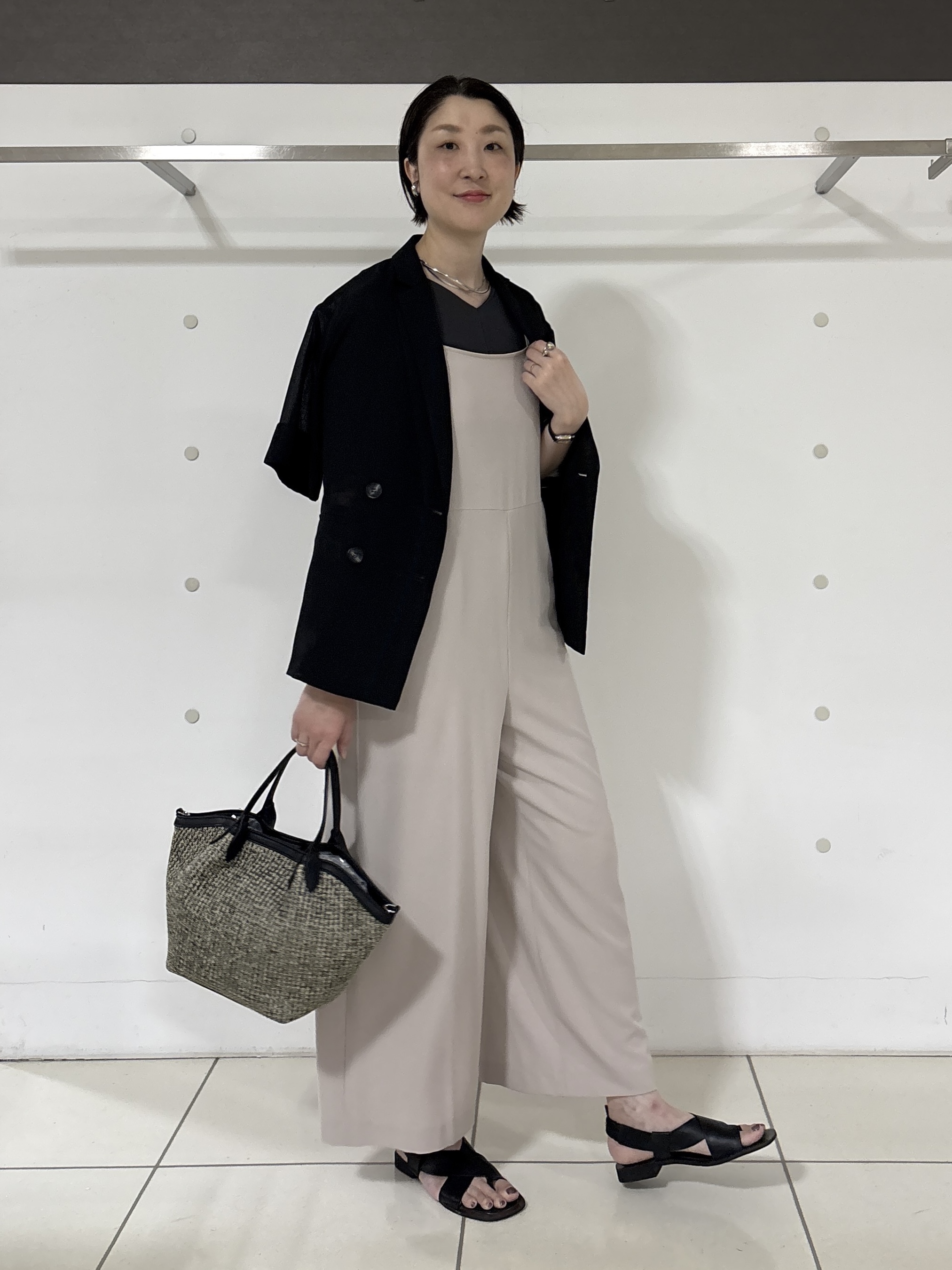 yuriさんの「INDIVI｜【体型＆二の腕カバー/着る日傘】ドルマントップス」を使ったコーディネート