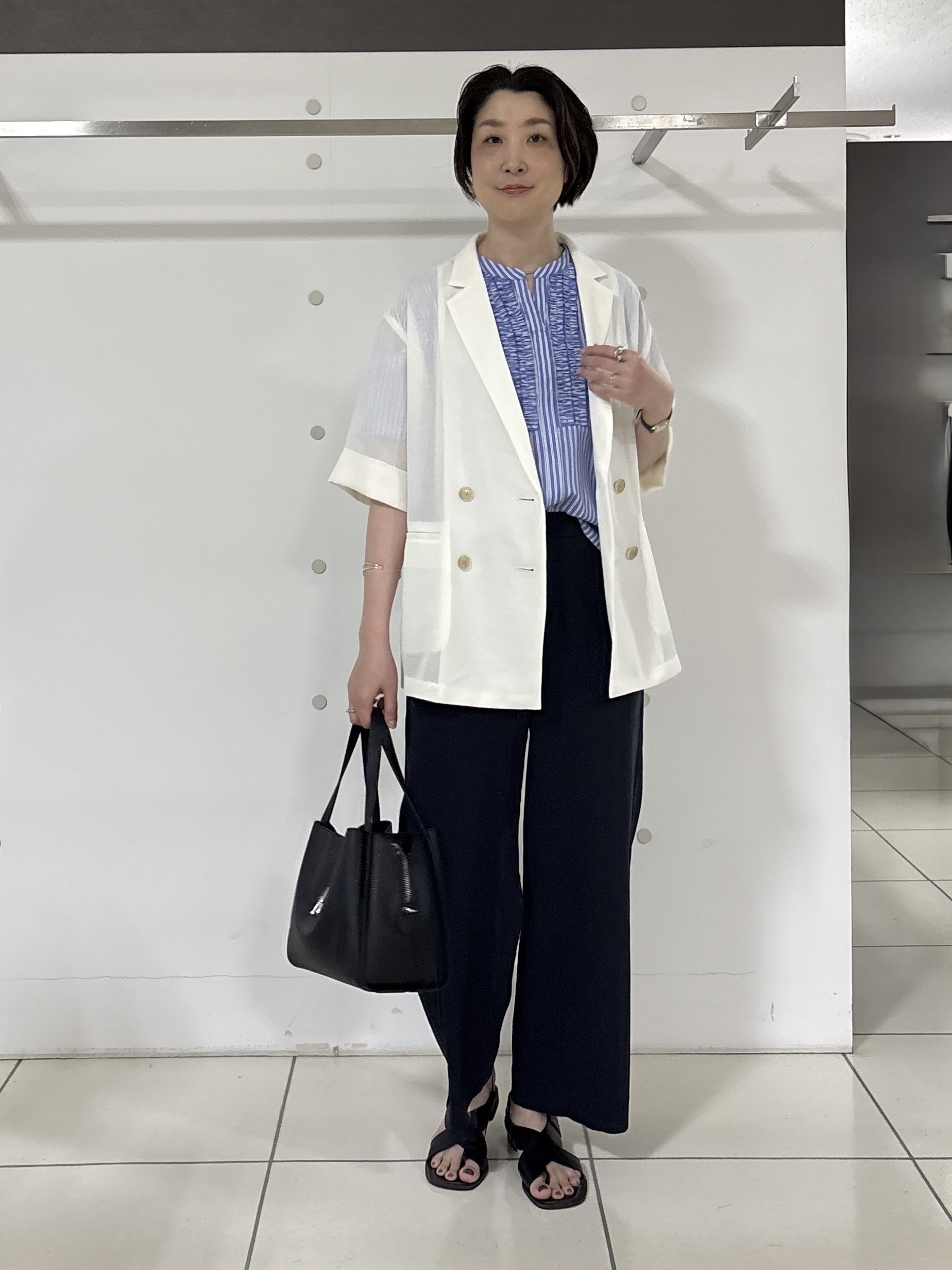 yuriさんの「INDIVI｜【体型＆二の腕カバー/着る日傘】ドルマントップス」を使ったコーディネート