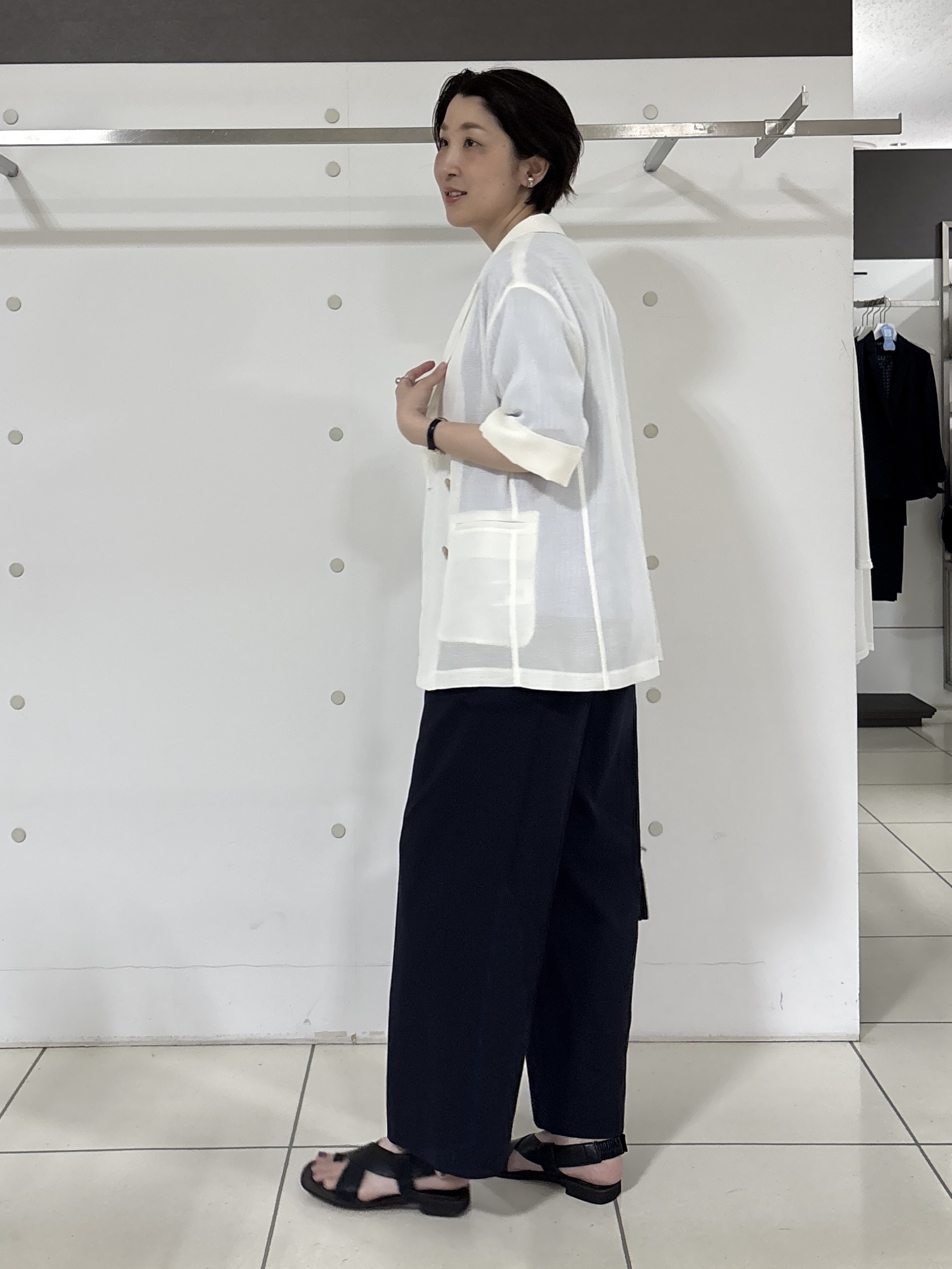 yuriさんの「INDIVI｜【体型＆二の腕カバー/着る日傘】ドルマントップス」を使ったコーディネート