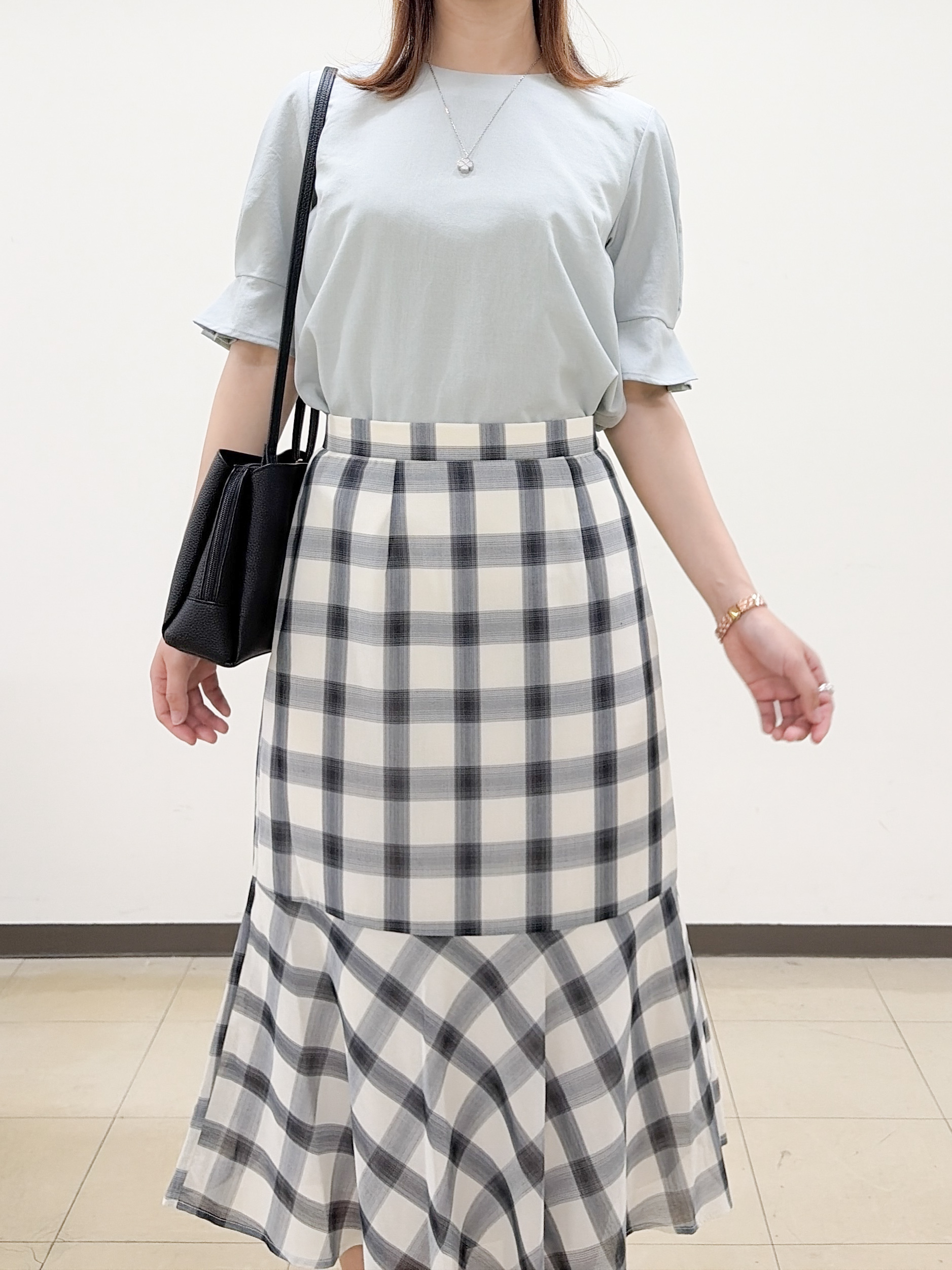 yurinaさんの「index｜【接触冷感／吸水速乾】タックパフスリーブブラウス《防シワ／洗濯機OK／XS～3L／8col》」を使ったコーディネート