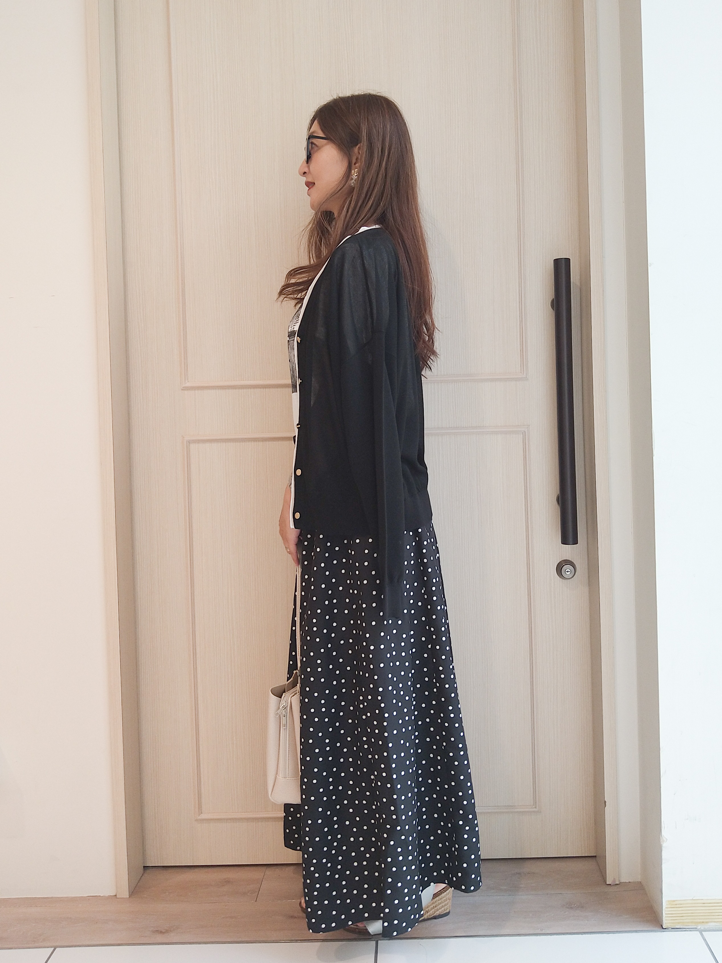 mi-saさんの「SHOO･LA･RUE｜【洗濯機可/S-LL】配色シフォン襟でサマ見え 上品シアーカーディガン」を使ったコーディネート