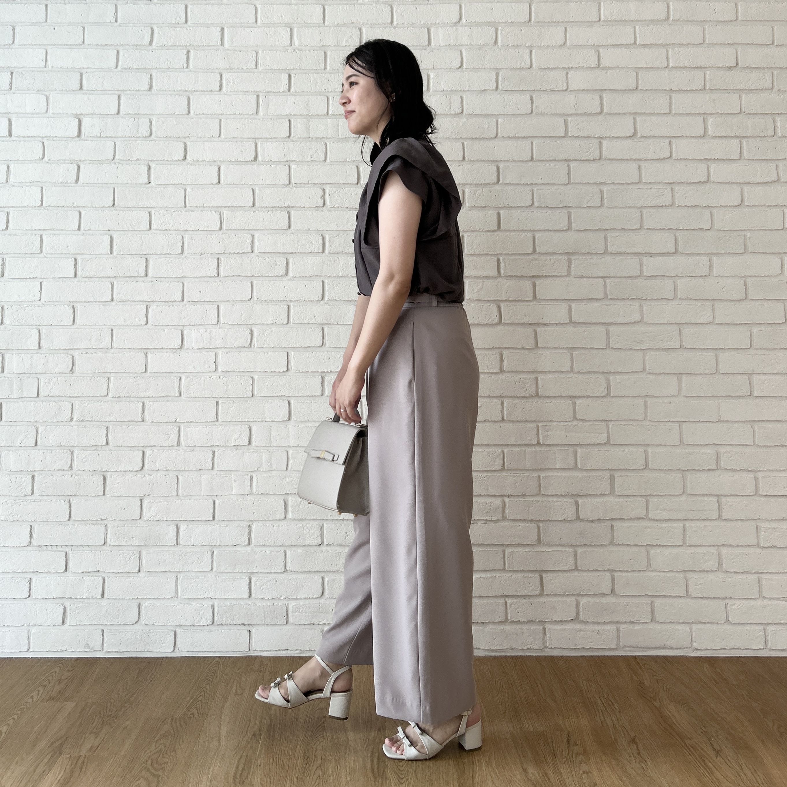 shinoさんの「Couture brooch｜【さらっと軽い】ラッフルスリーブ ブラウス【洗濯機可】」を使ったコーディネート