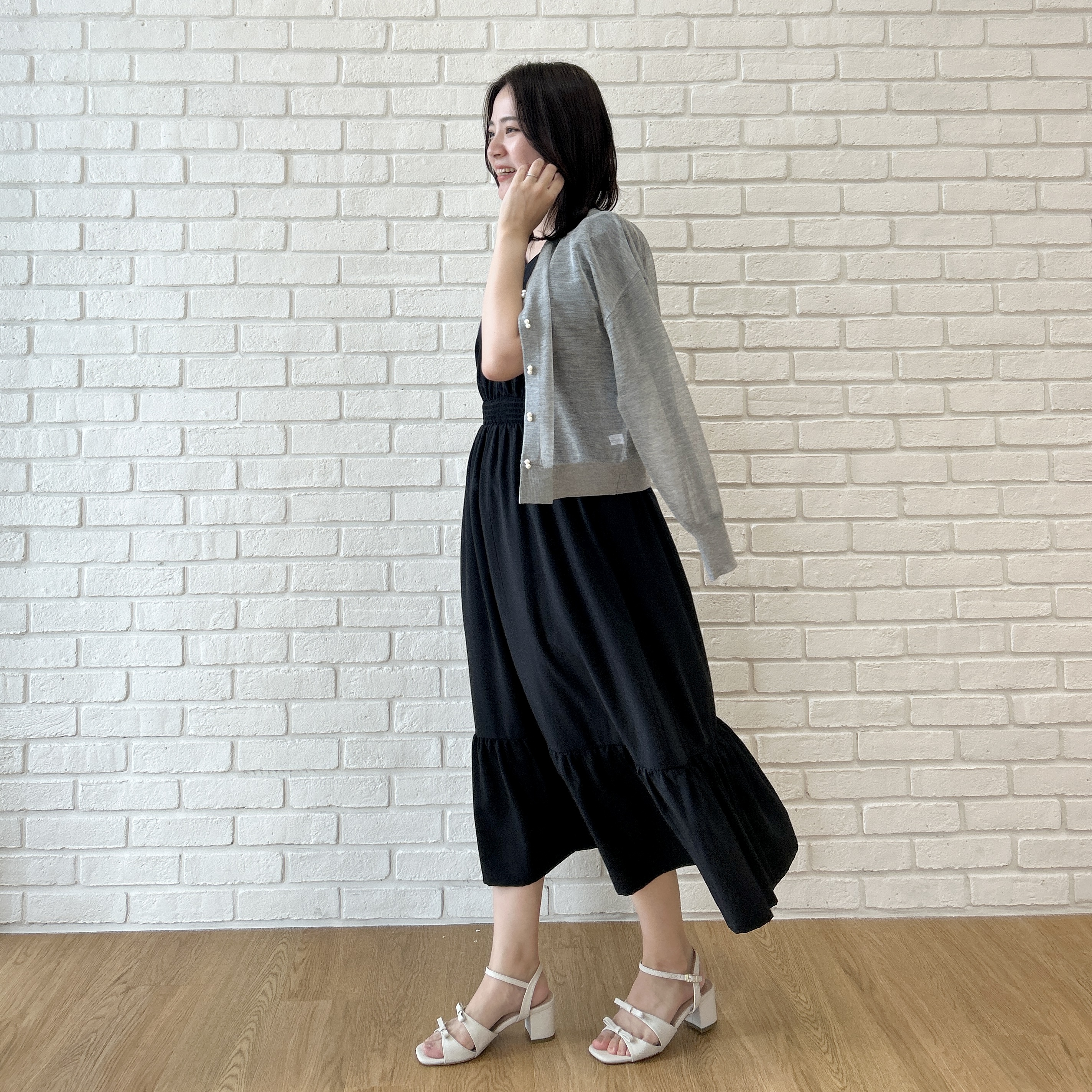 shinoさんの「Couture brooch｜【上品な透け感】ダブルパール調釦 愛されシアーカーディガン」を使ったコーディネート