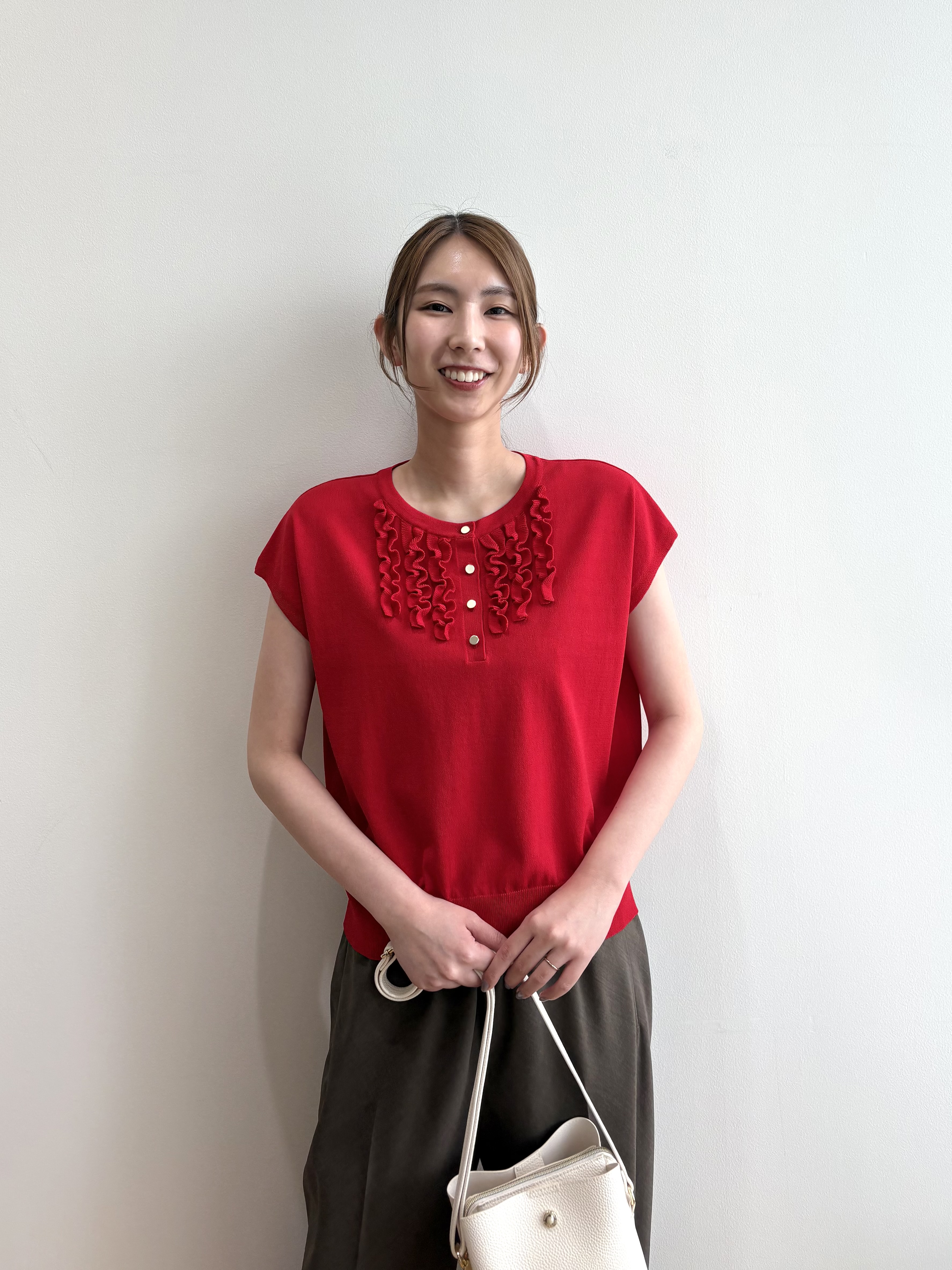 めぐさんの「OPAQUE.CLIP｜【UV】フリルフレンチスリーブニット《接触冷感／洗濯機OK》」を使ったコーディネート