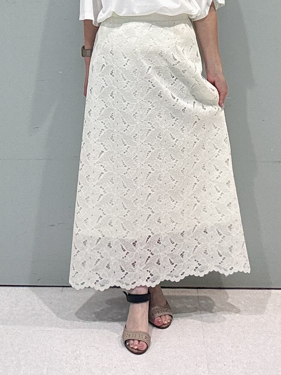 makiさんの「UNTITLED｜【秋のきれいめ服/セットアップ可】リーフレースロングスカート」を使ったコーディネート