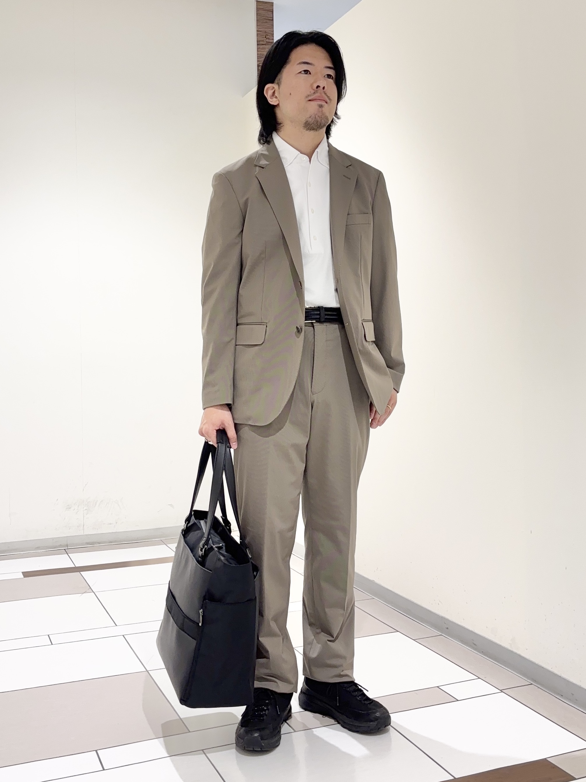 及川さんの「TAKEO KIKUCHI｜【360&deg;ストレッチ／軽量】None Of Stress ライト ジャケット（セットアップ対応）」を使ったコーディネート