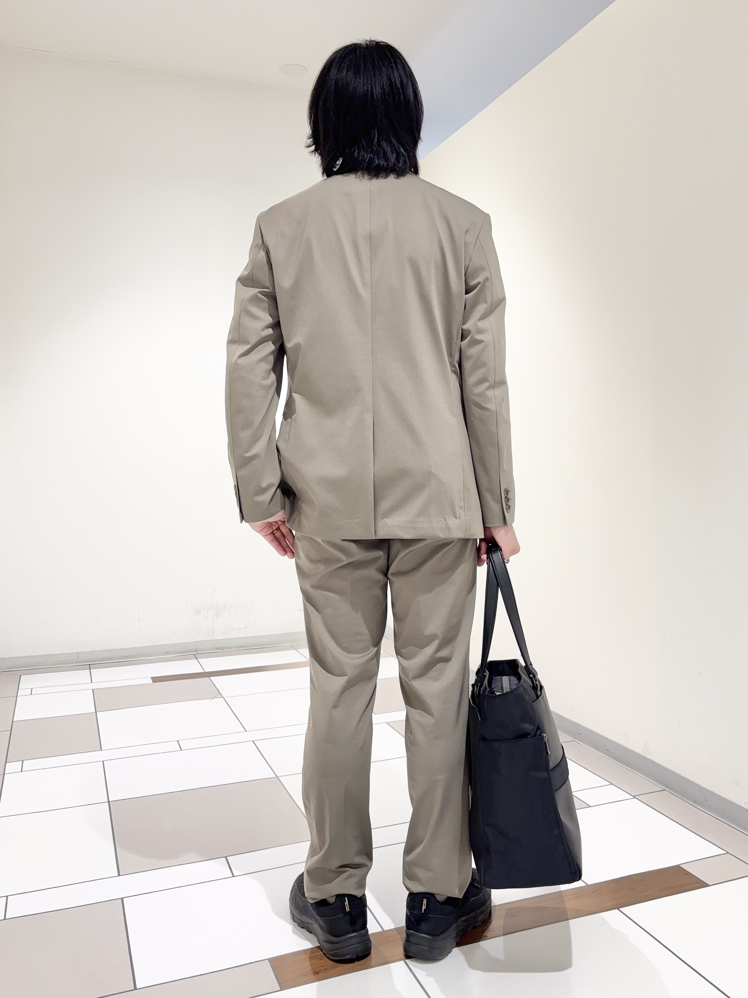 及川さんの「TAKEO KIKUCHI｜【360&deg;ストレッチ／軽量】None Of Stress ライト ジャケット（セットアップ対応）」を使ったコーディネート