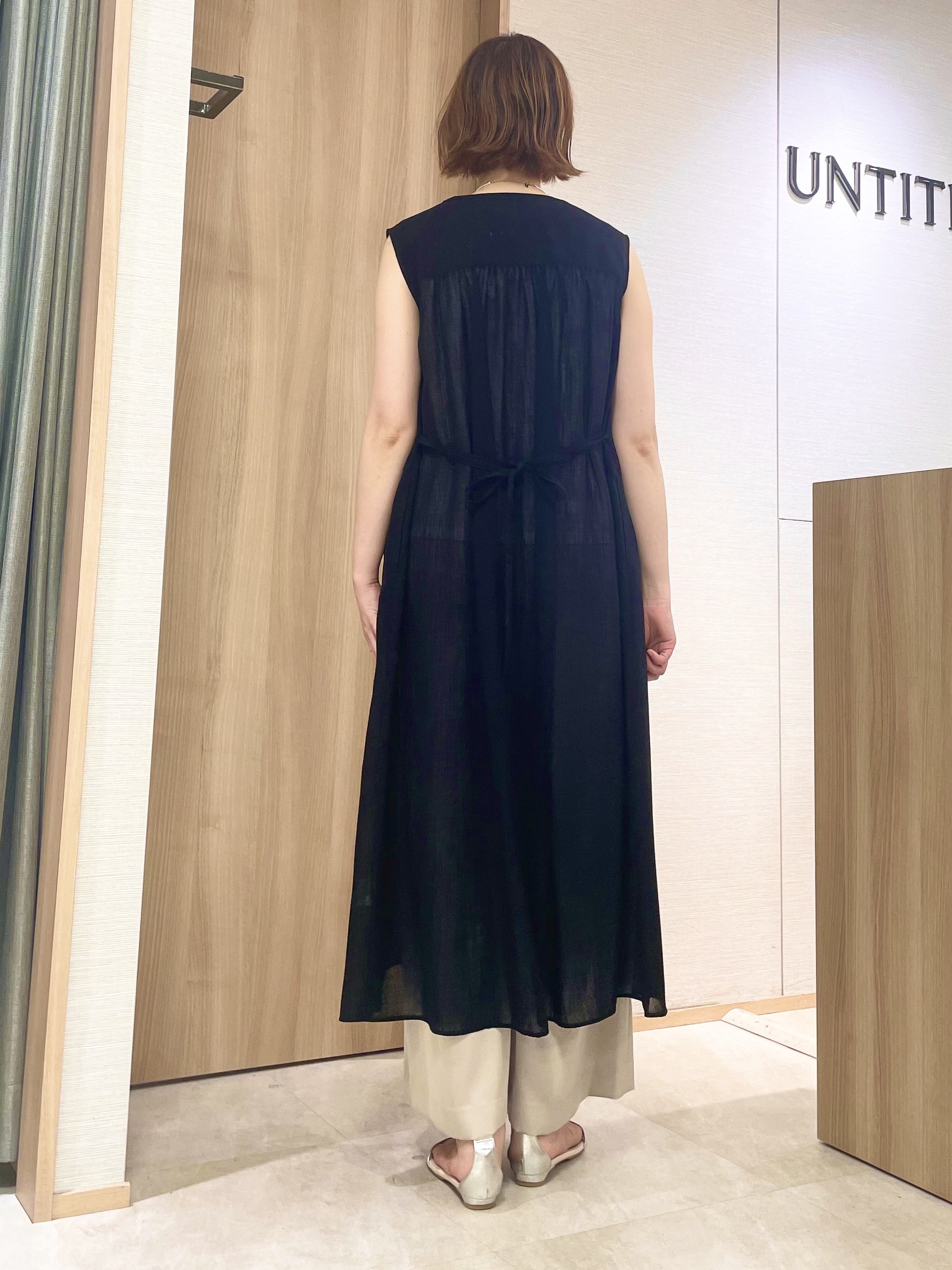 aliceさんの「UNTITLED｜【秋映え/ジレとしても〇】シアーVネックワンピース」を使ったコーディネート