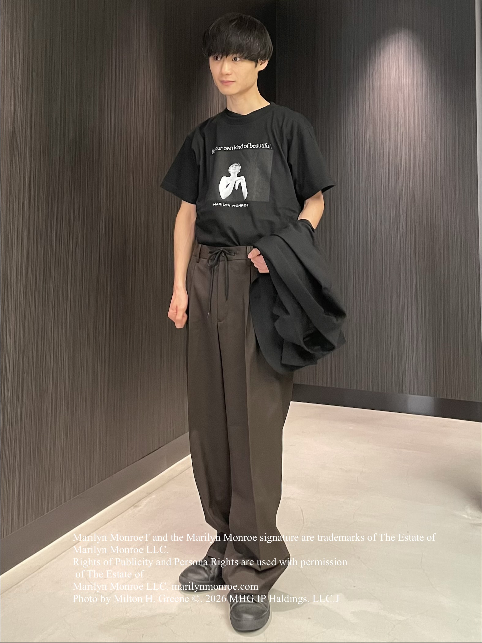 Okdさんの「TAKEO KIKUCHI｜【別注】マリリン・モンロー/フォトTシャツ」を使ったコーディネート