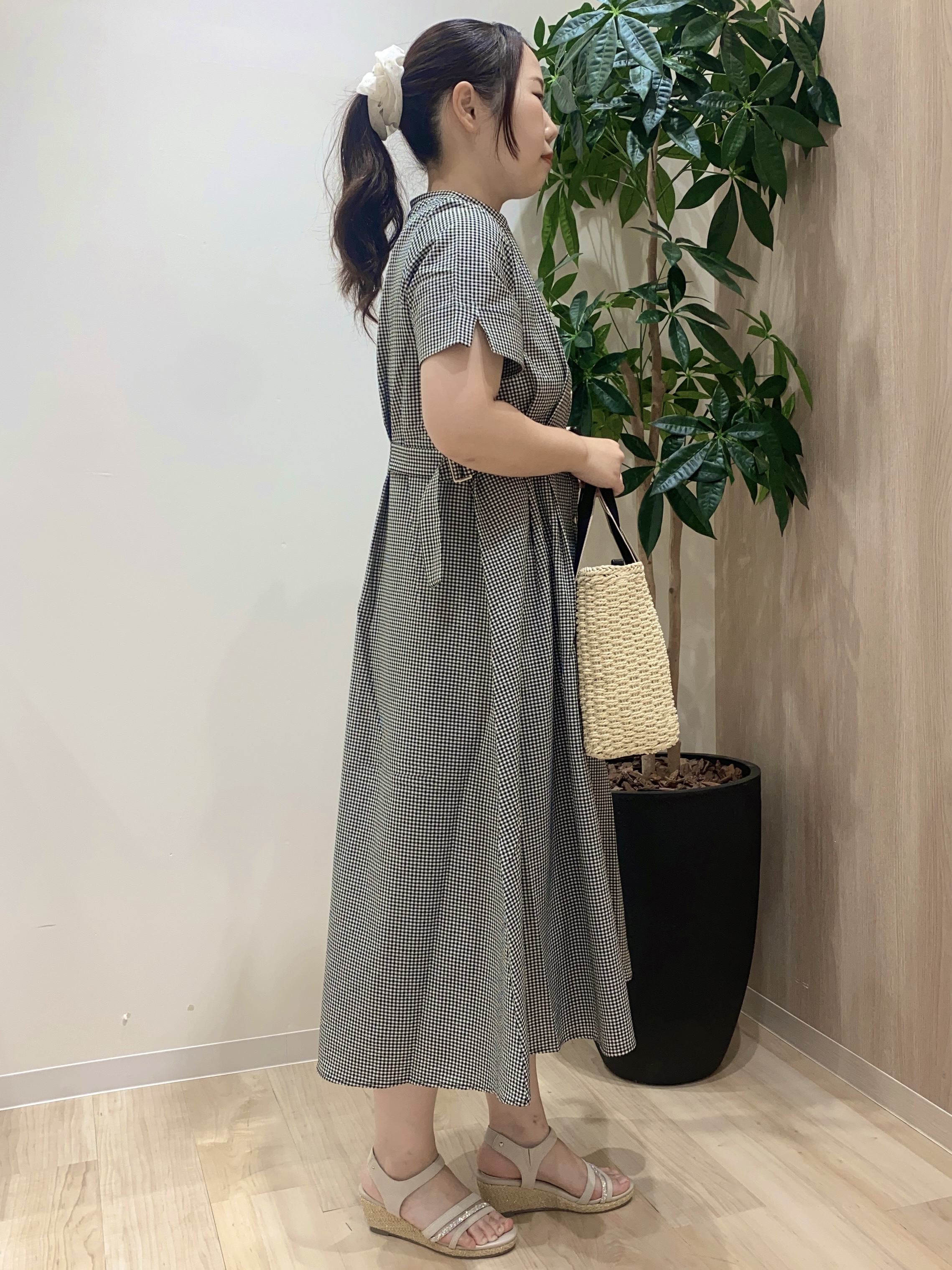 HANAさんの「grove｜【低身長さんも選べる着丈/UV・シワになりにくいetc】涼やかさも、きちんとも叶うワンピース」を使ったコーディネート