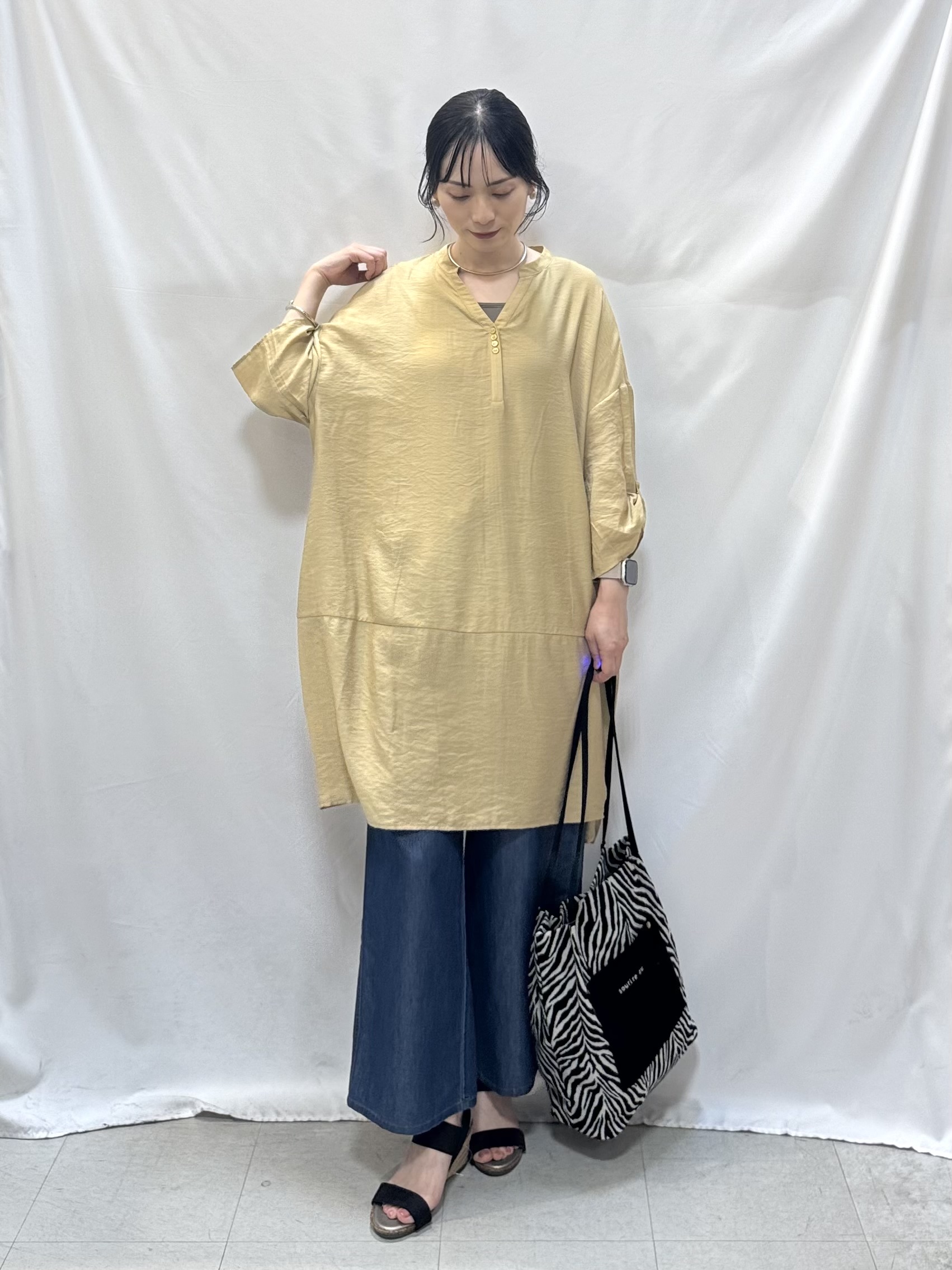 𝐇𝐢𝐫𝐨𝐦𝐢さんの「SHOO･LA･RUE｜【S-LL/洗濯後しわになりにくい】ゆるっと体型カバー 7分袖コクーンチュニック」を使ったコーディネート