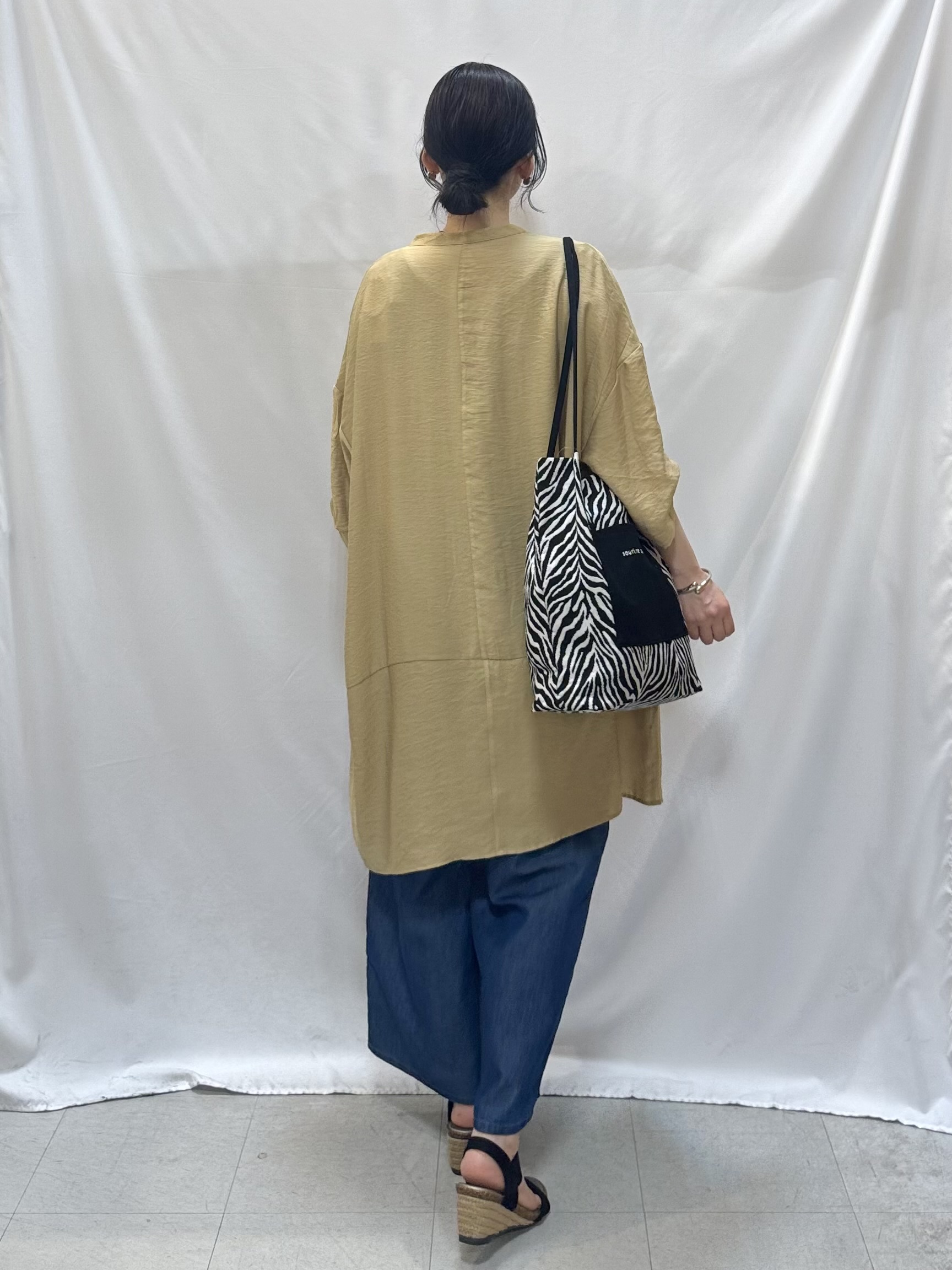 𝐇𝐢𝐫𝐨𝐦𝐢さんの「SHOO･LA･RUE｜【S-LL/洗濯後しわになりにくい】ゆるっと体型カバー 7分袖コクーンチュニック」を使ったコーディネート