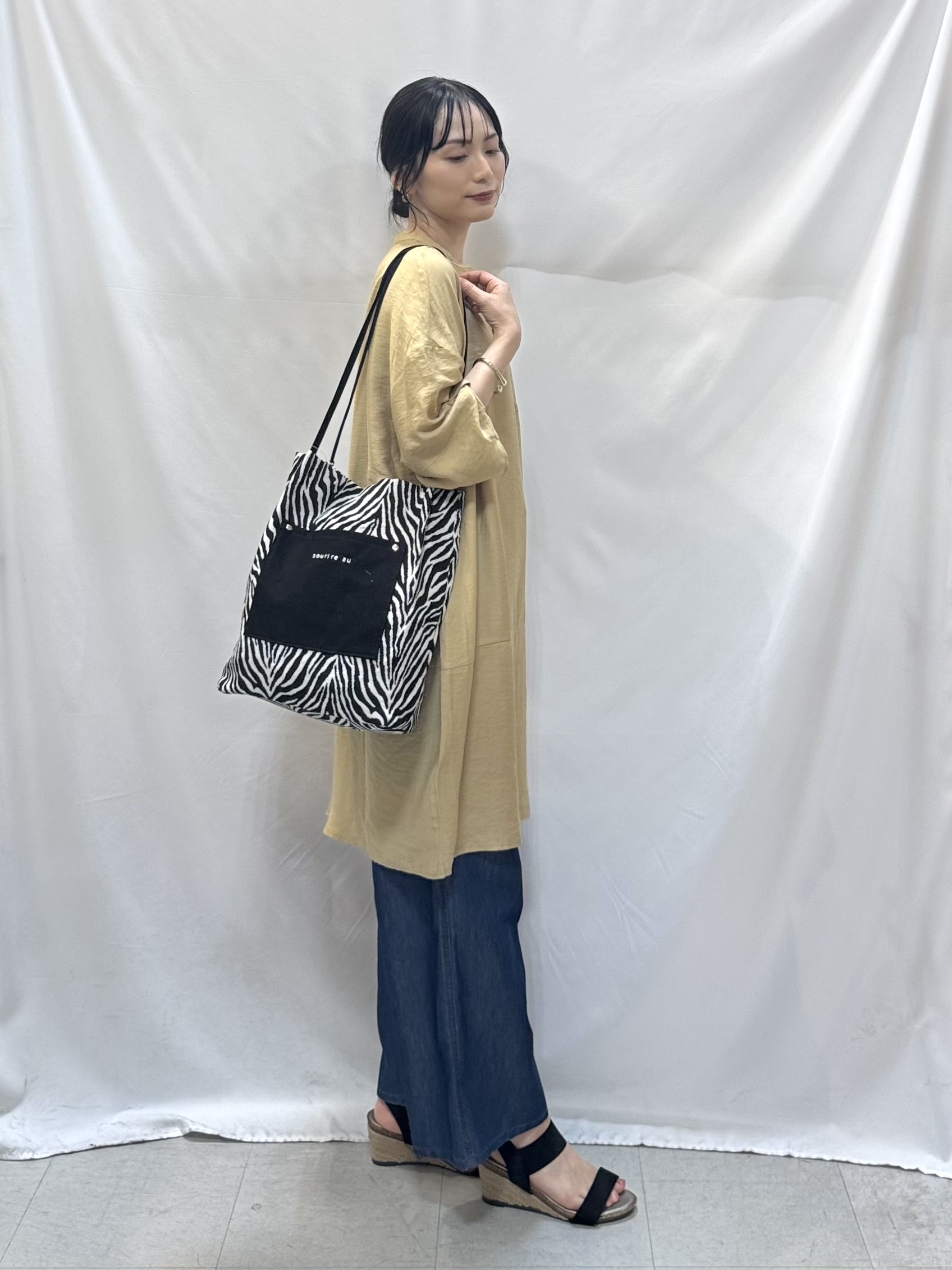 𝐇𝐢𝐫𝐨𝐦𝐢さんの「SHOO･LA･RUE｜【S-LL/洗濯後しわになりにくい】ゆるっと体型カバー 7分袖コクーンチュニック」を使ったコーディネート