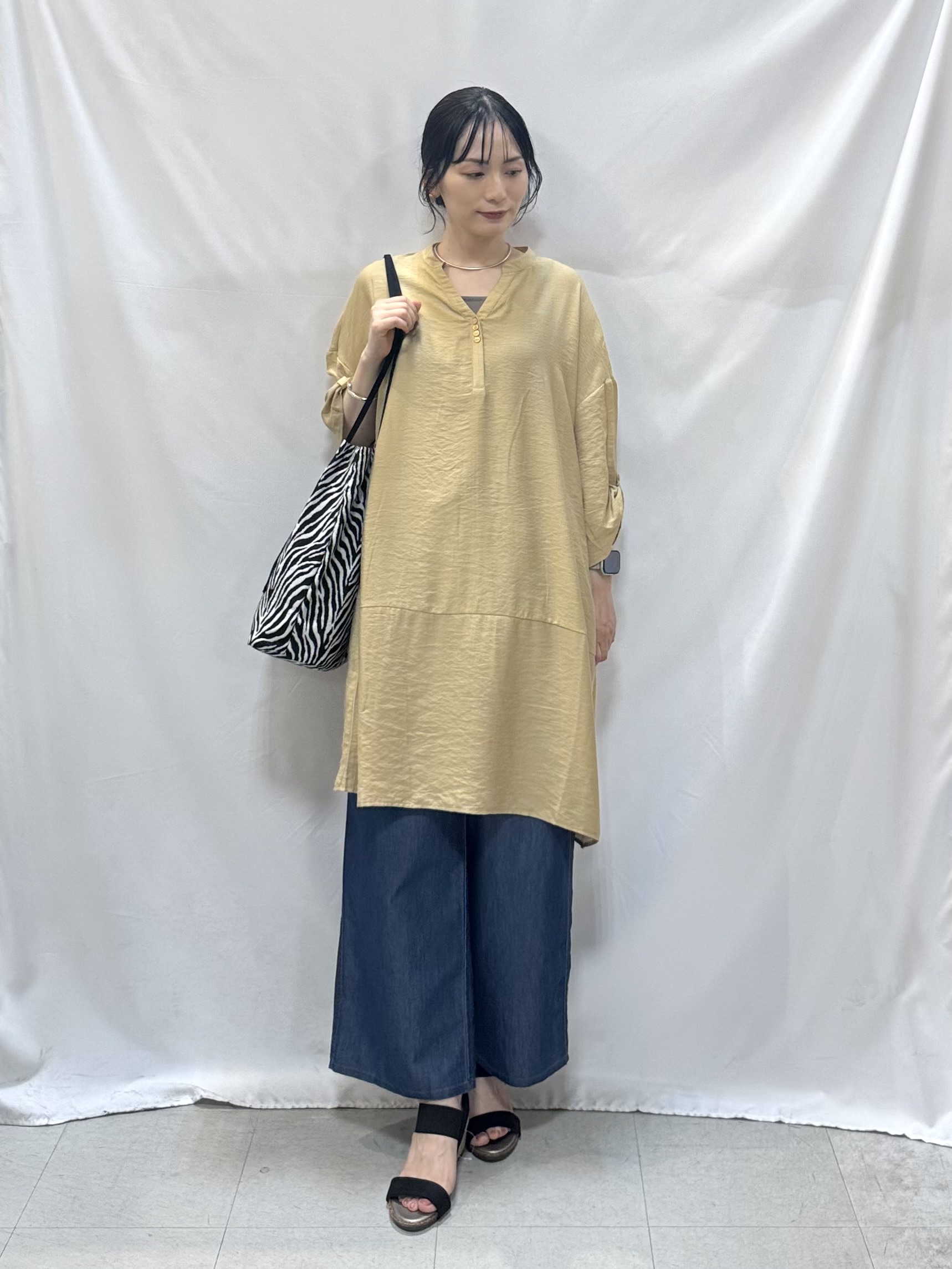 𝐇𝐢𝐫𝐨𝐦𝐢さんの「SHOO･LA･RUE｜【S-LL/洗濯後しわになりにくい】ゆるっと体型カバー 7分袖コクーンチュニック」を使ったコーディネート