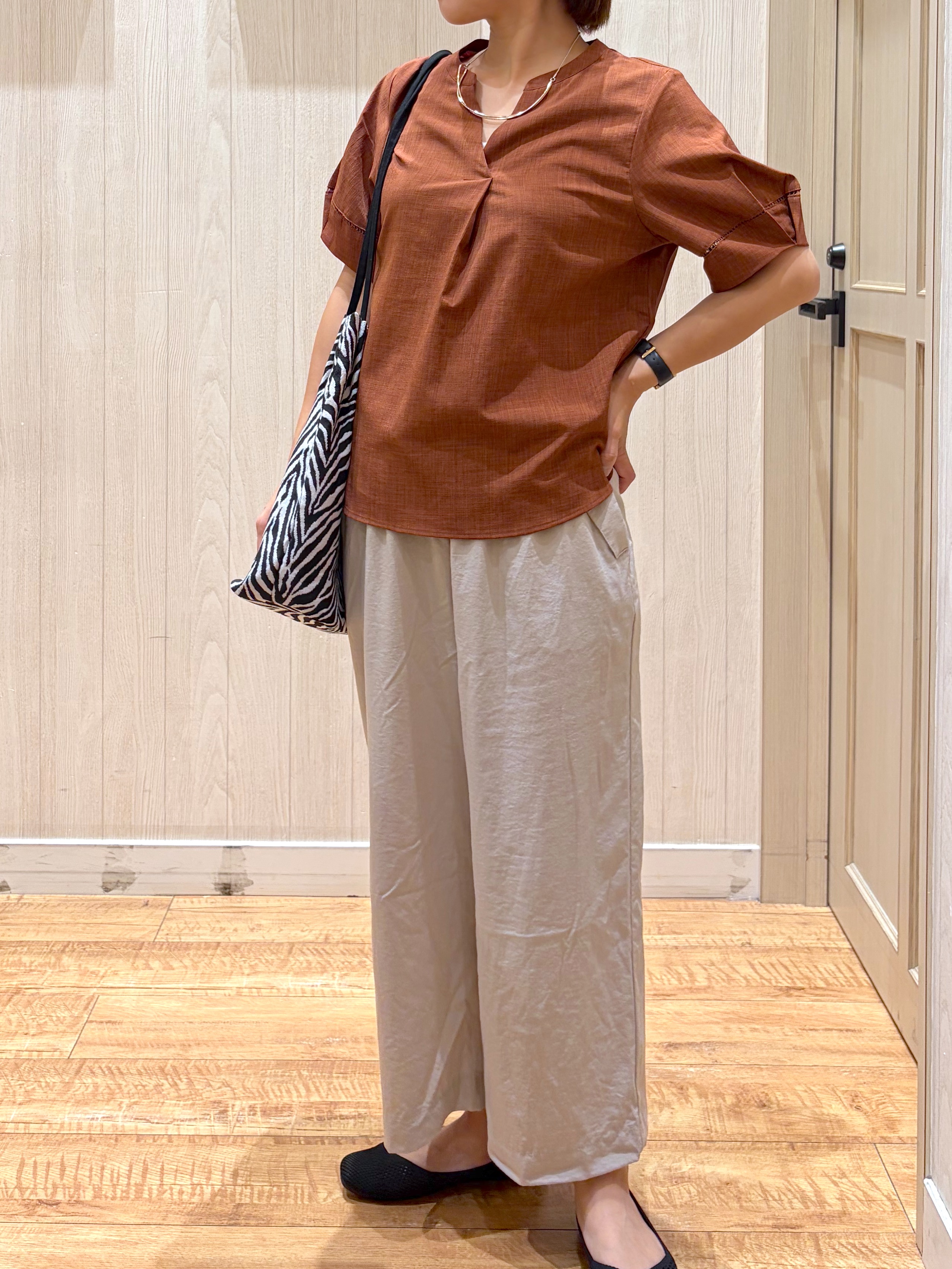 shirayuuuさんの「SHOO･LA･RUE｜【洗濯後しわになりにくい/インせずきまる】シンプルだけど女性らしい 麻調スキッパーブラウス」を使ったコーディネート