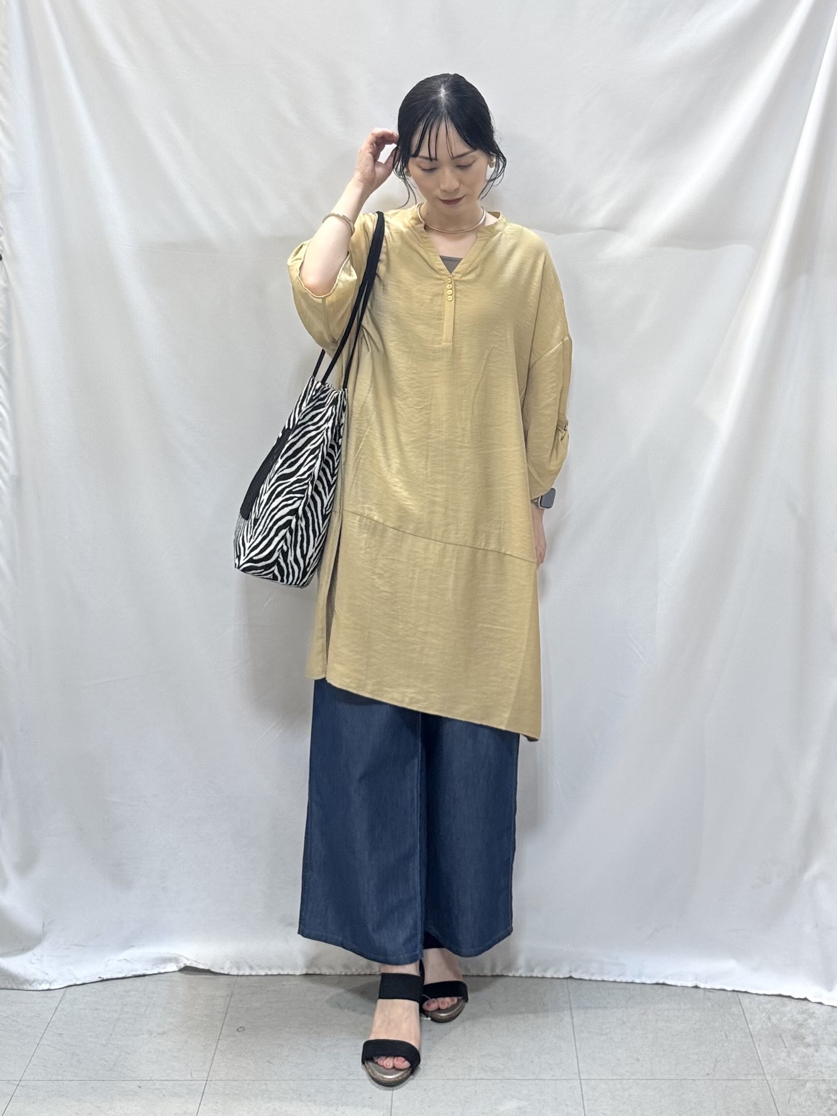 𝐇𝐢𝐫𝐨𝐦𝐢さんの「SHOO･LA･RUE｜【S-LL/洗濯後しわになりにくい】ゆるっと体型カバー 7分袖コクーンチュニック」を使ったコーディネート