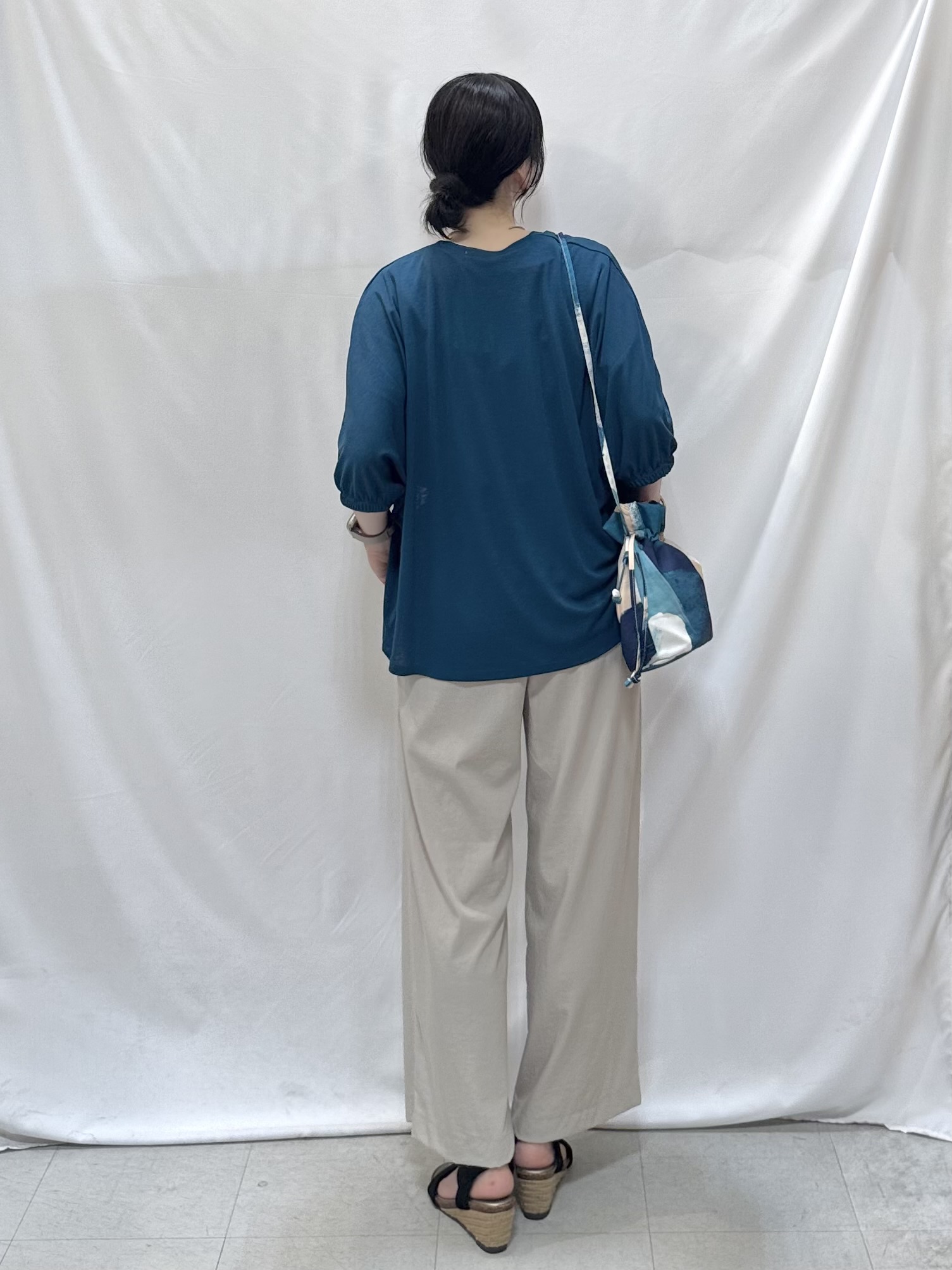 𝐇𝐢𝐫𝐨𝐦𝐢さんの「SHOO･LA･RUE｜【UV/体型カバー】冷房や朝晩の冷え込み対策にも さらとろ5分袖カーディガン」を使ったコーディネート