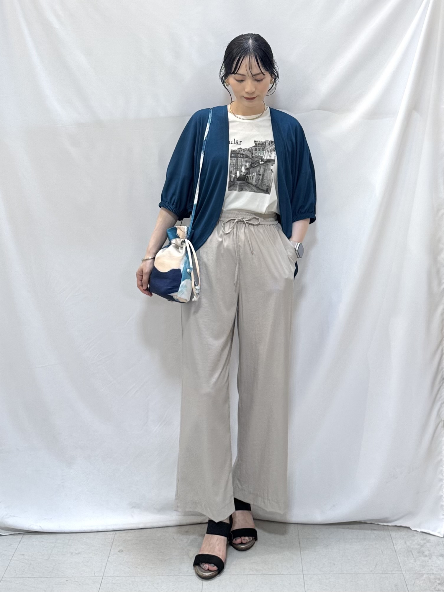 𝐇𝐢𝐫𝐨𝐦𝐢さんの「SHOO･LA･RUE｜【UV/体型カバー】冷房や朝晩の冷え込み対策にも さらとろ5分袖カーディガン」を使ったコーディネート