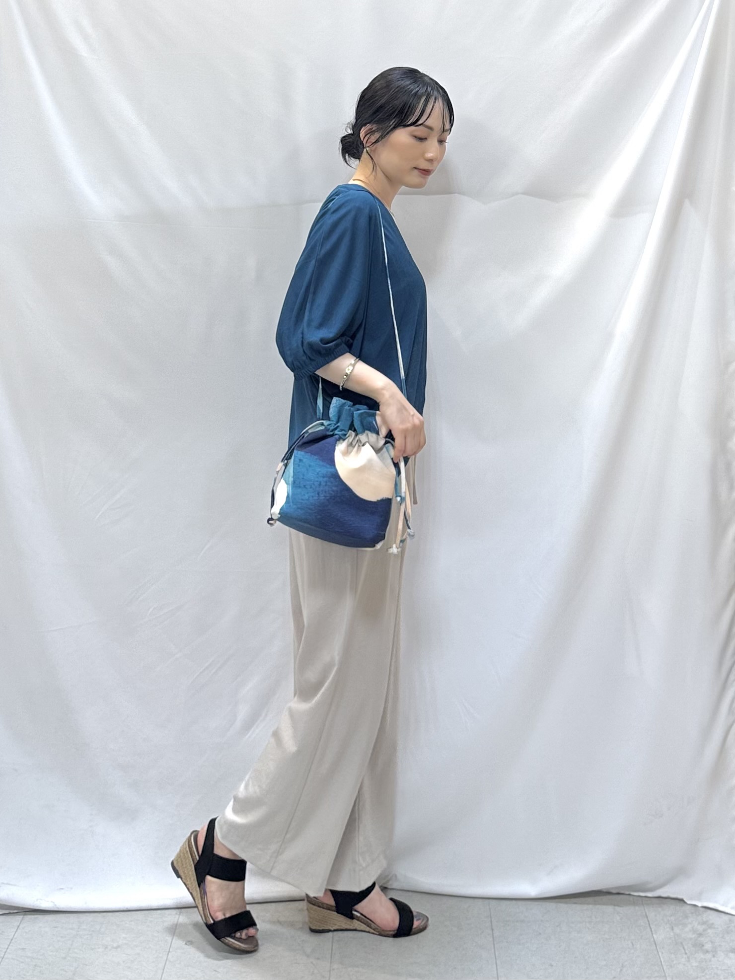 𝐇𝐢𝐫𝐨𝐦𝐢さんの「SHOO･LA･RUE｜【UV/体型カバー】冷房や朝晩の冷え込み対策にも さらとろ5分袖カーディガン」を使ったコーディネート