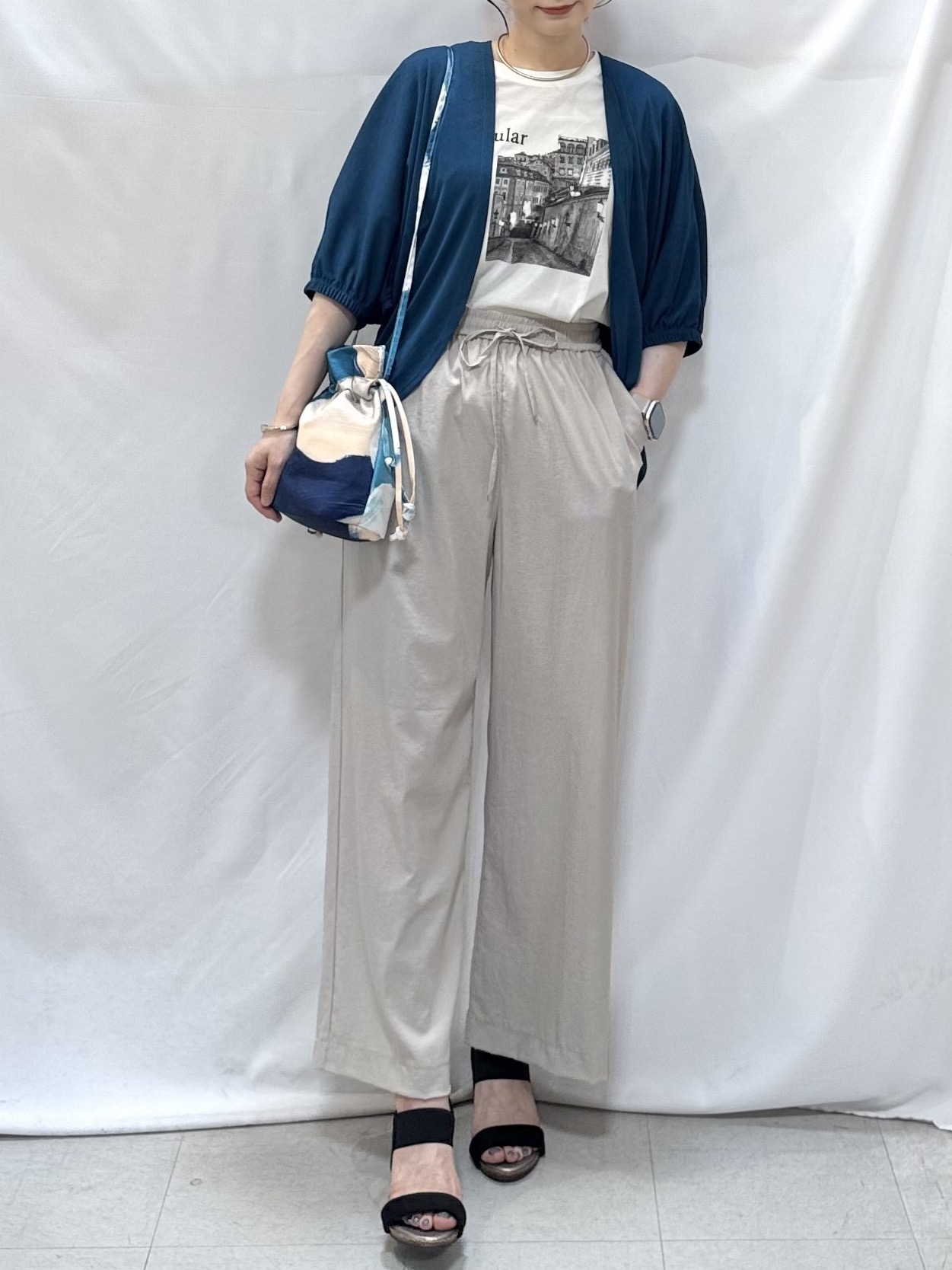 𝐇𝐢𝐫𝐨𝐦𝐢さんの「SHOO･LA･RUE｜【UV/体型カバー】冷房や朝晩の冷え込み対策にも さらとろ5分袖カーディガン」を使ったコーディネート