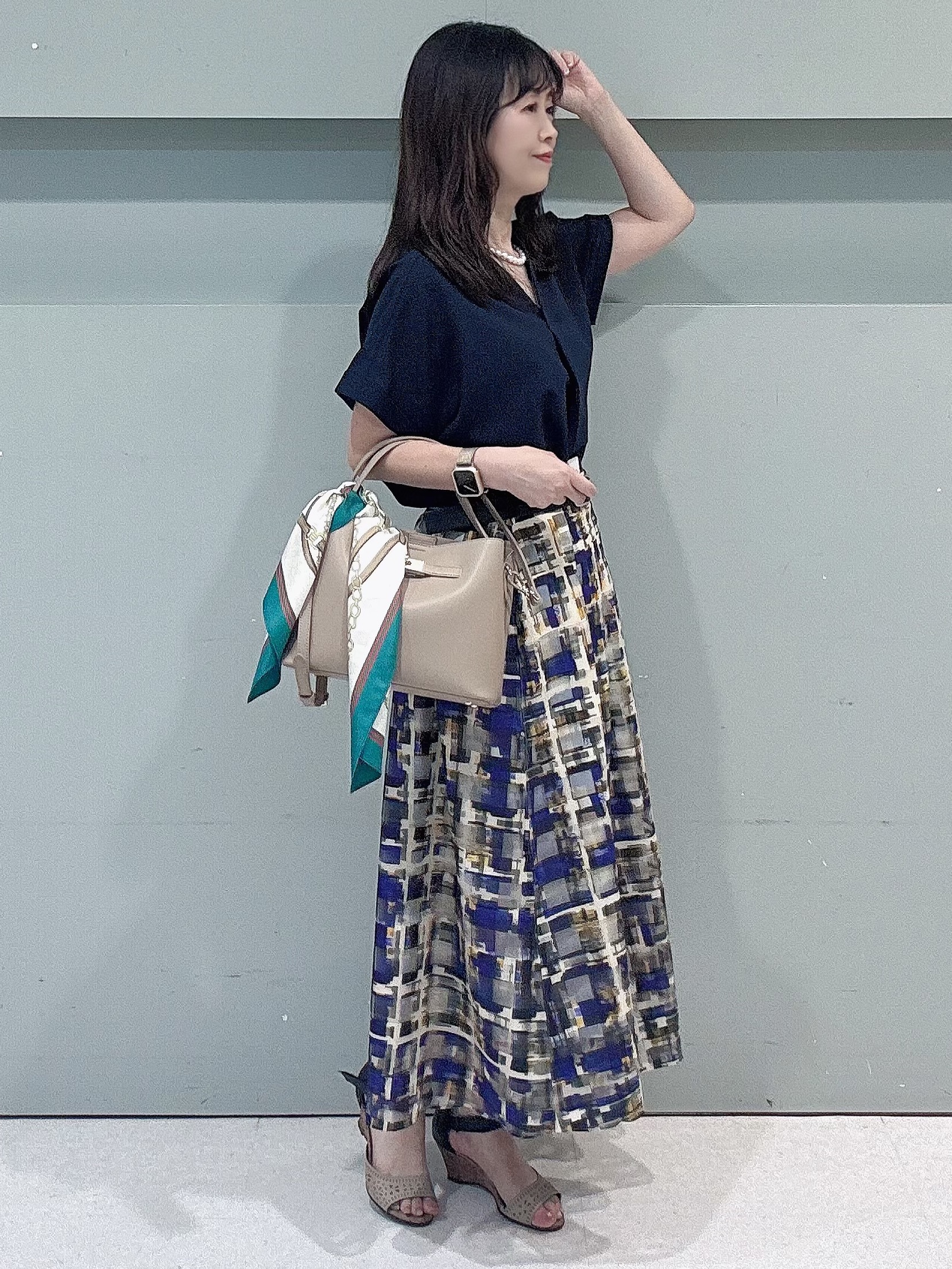 makiさんの「UNTITLED｜【残暑も快適/セットアップ可/接触冷感】エアリークールブラウス」を使ったコーディネート